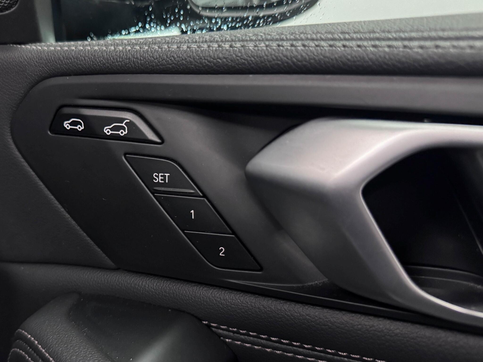 BMW X6 view 14