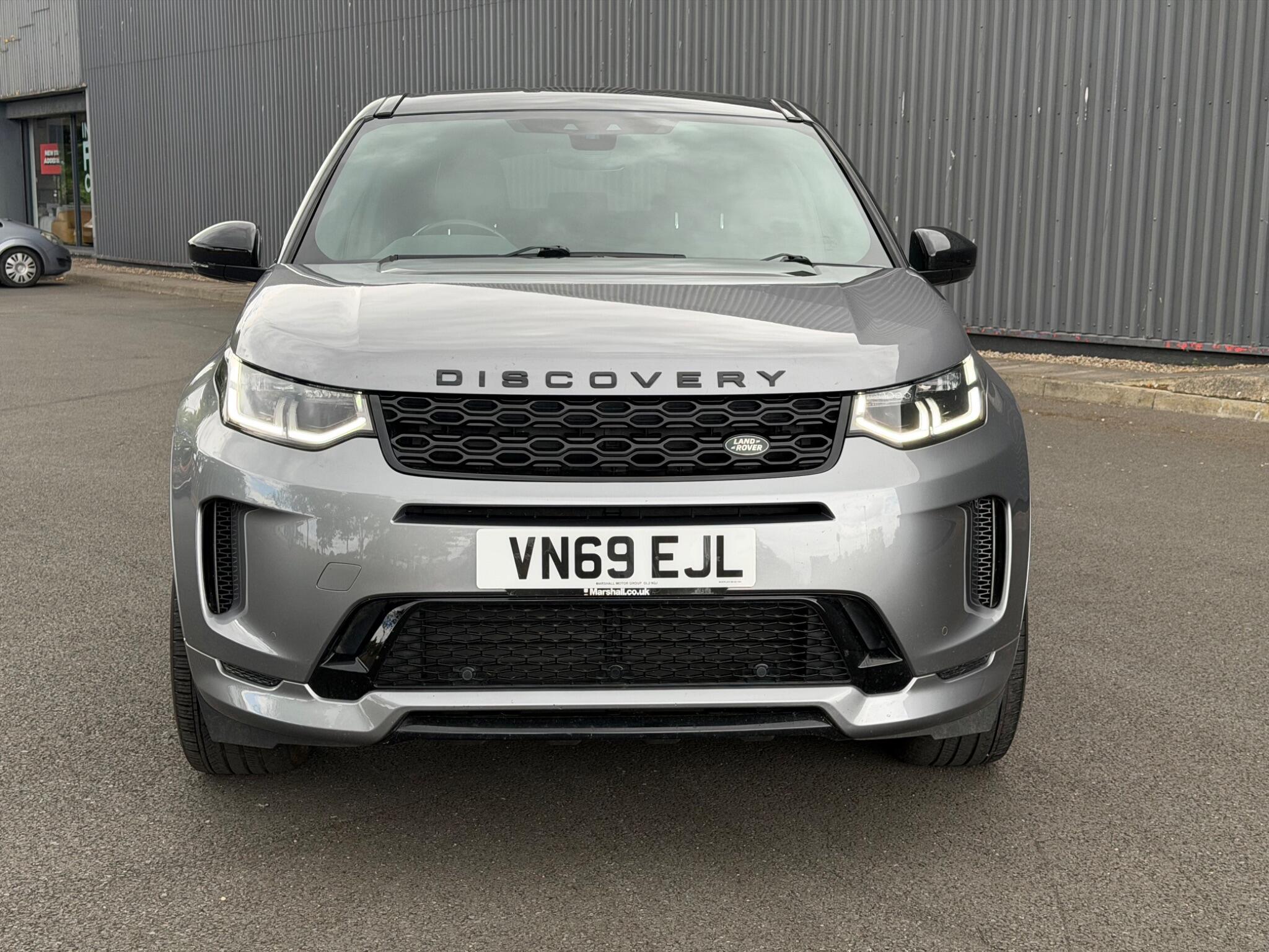 Land Rover Discovery Sport view 4