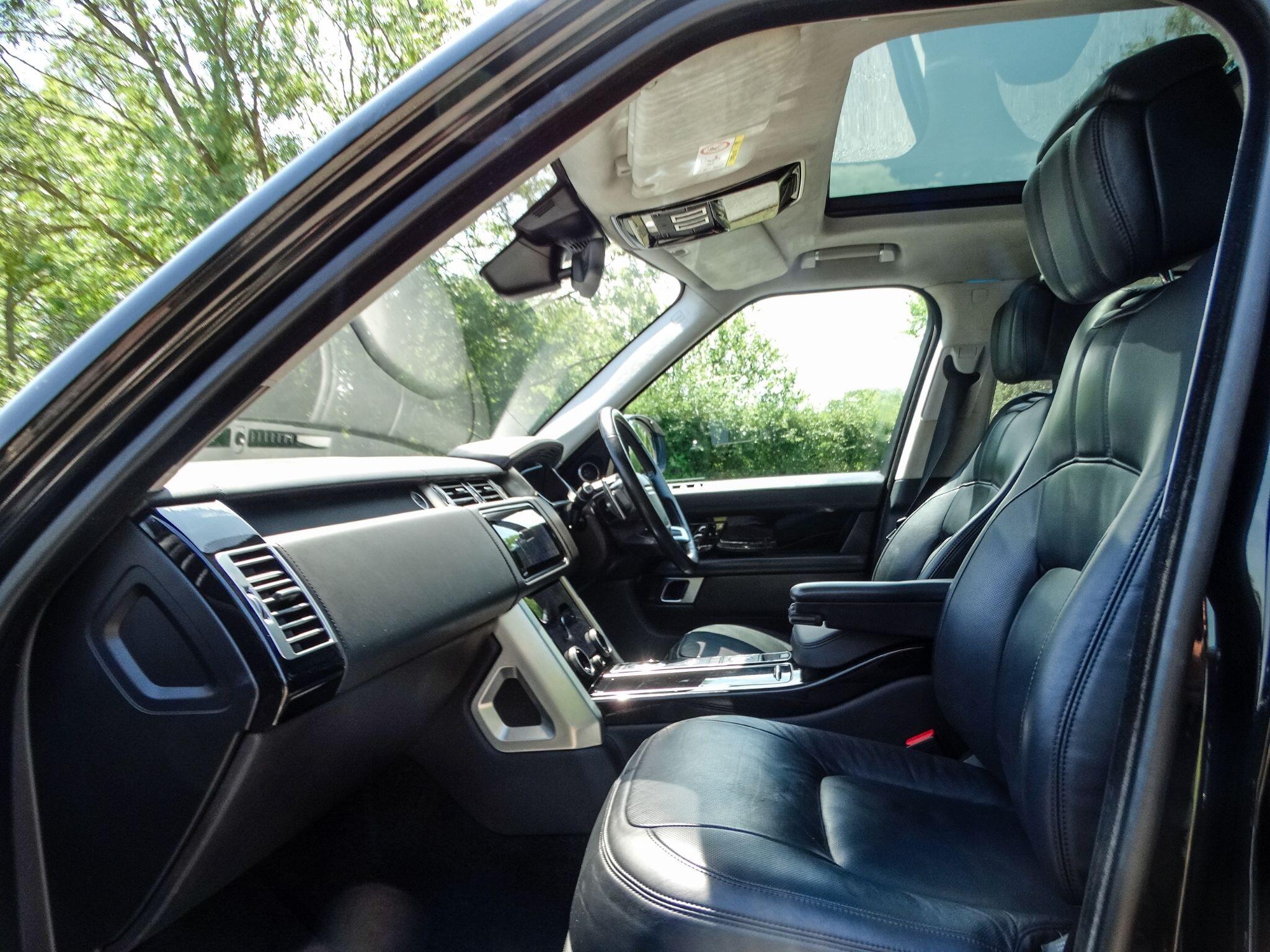 Land Rover Range Rover view 3
