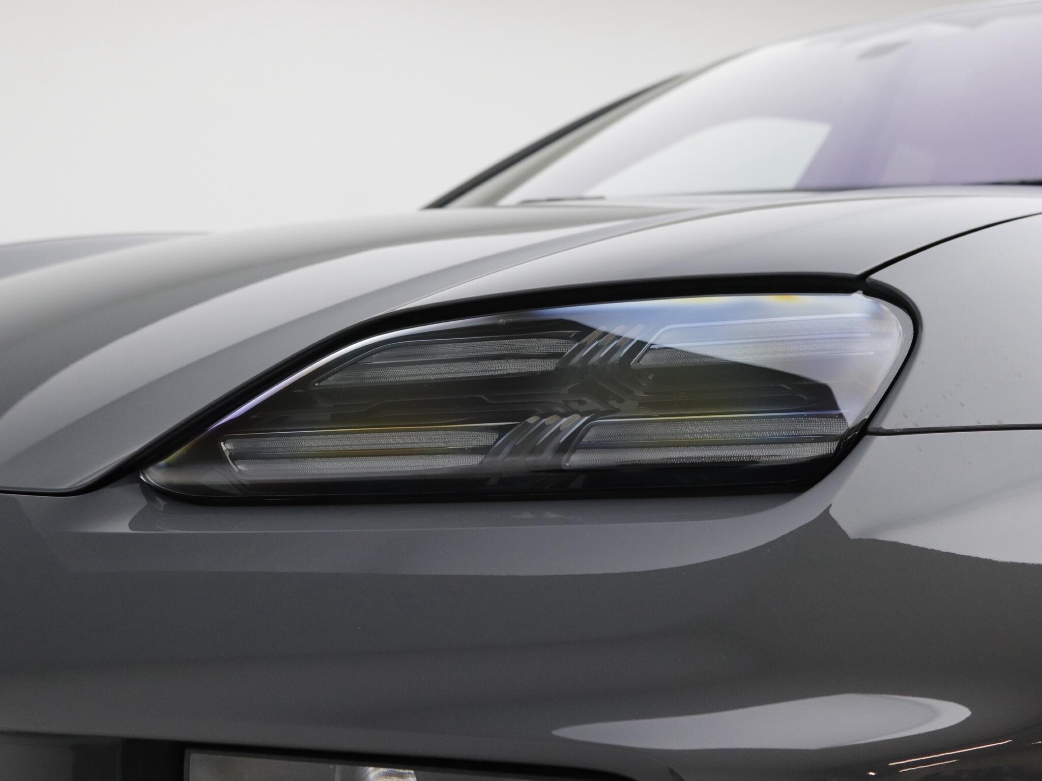 Porsche Macan view 7