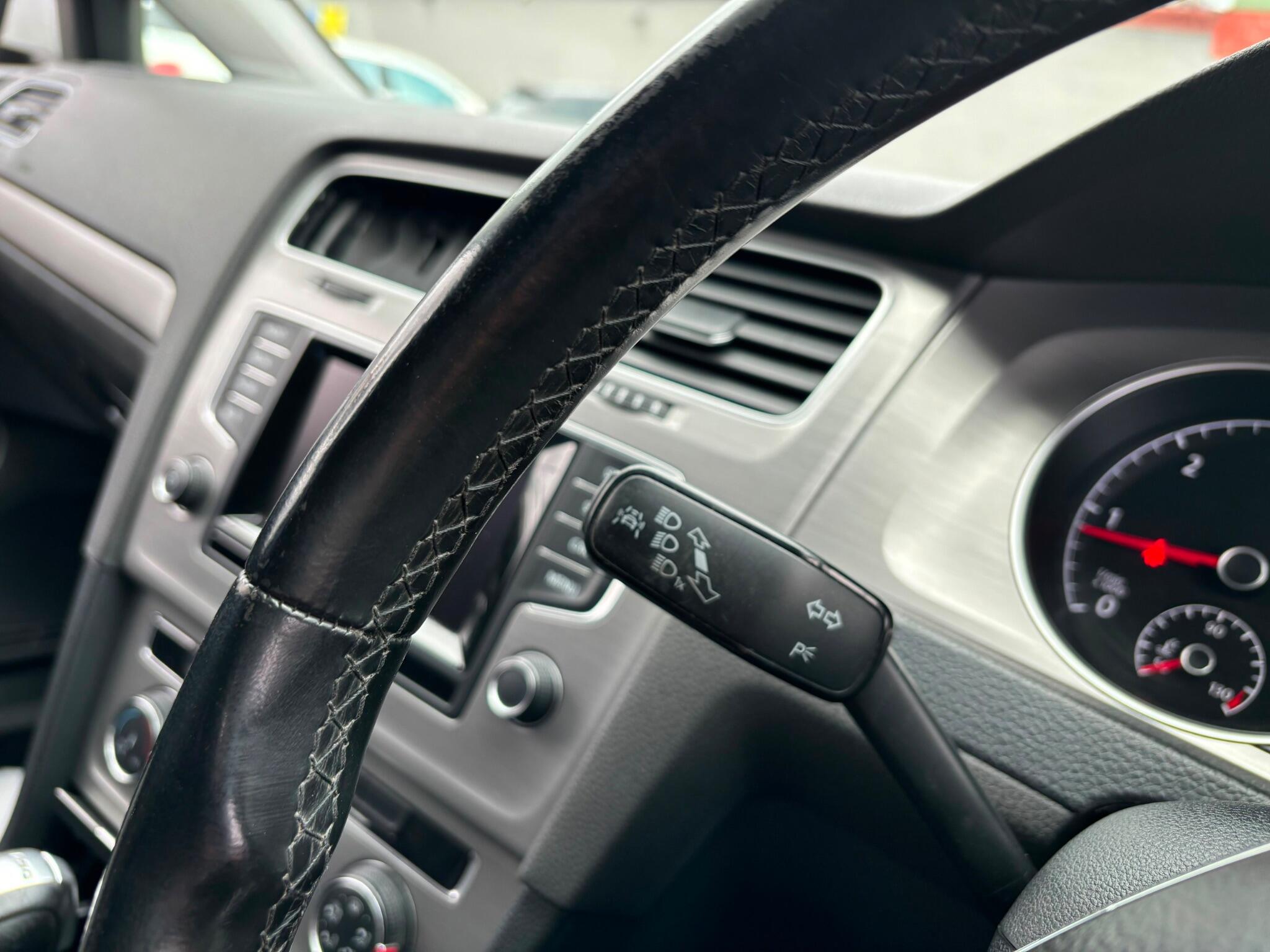 Volkswagen Golf view 19