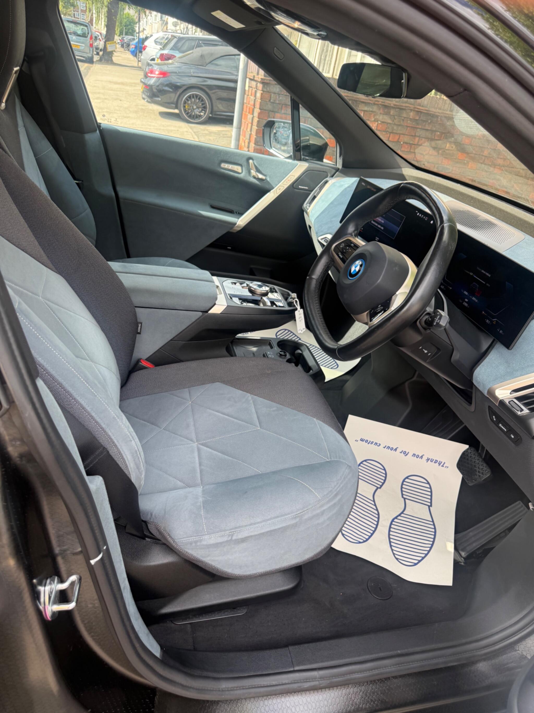 BMW Ix view 12