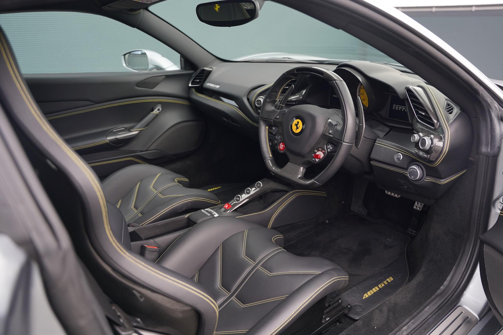 Ferrari 488 view 12
