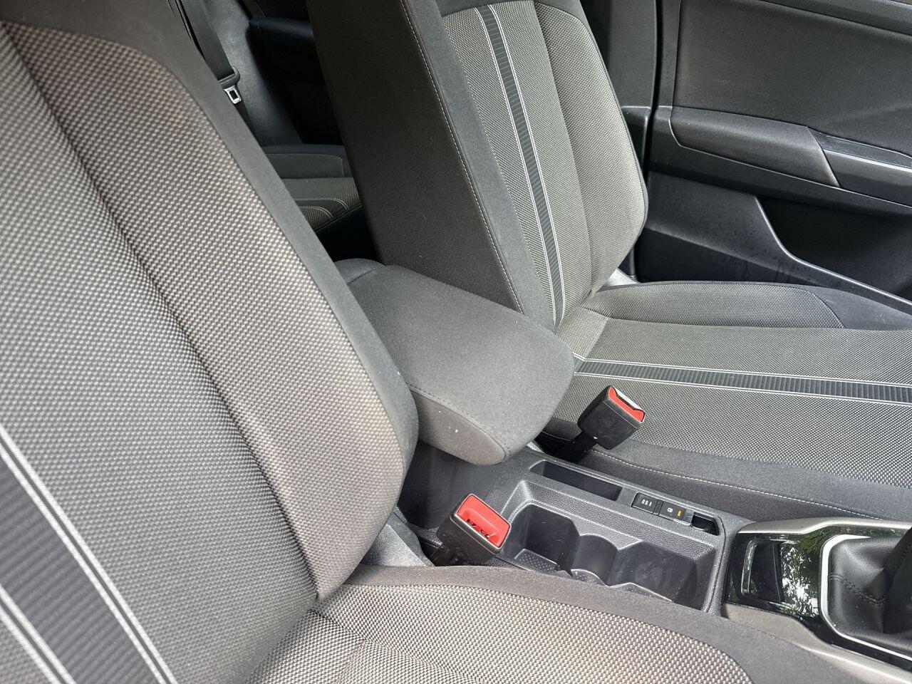 Volkswagen T-Roc view 21