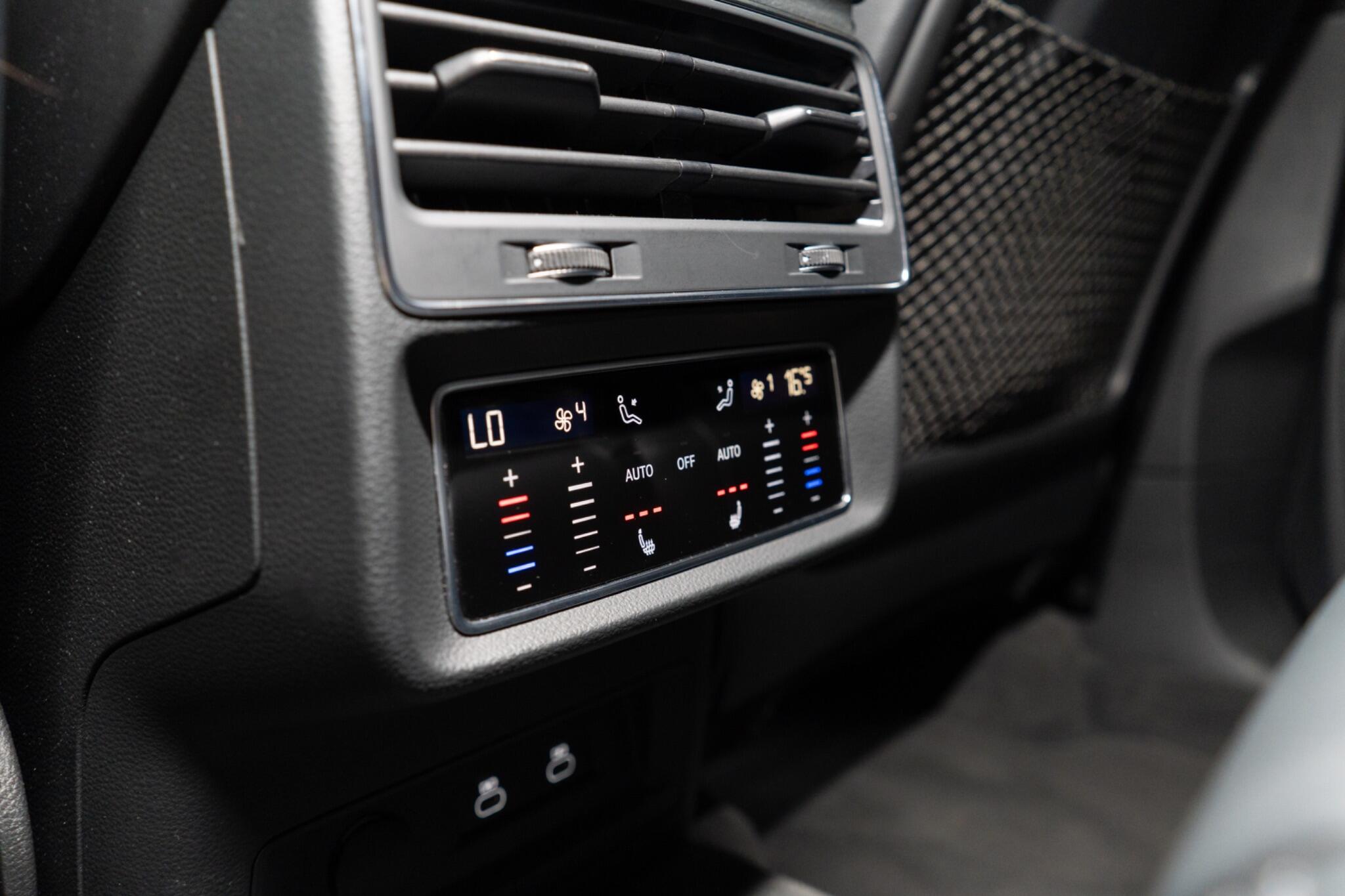 Audi SQ7 view 18