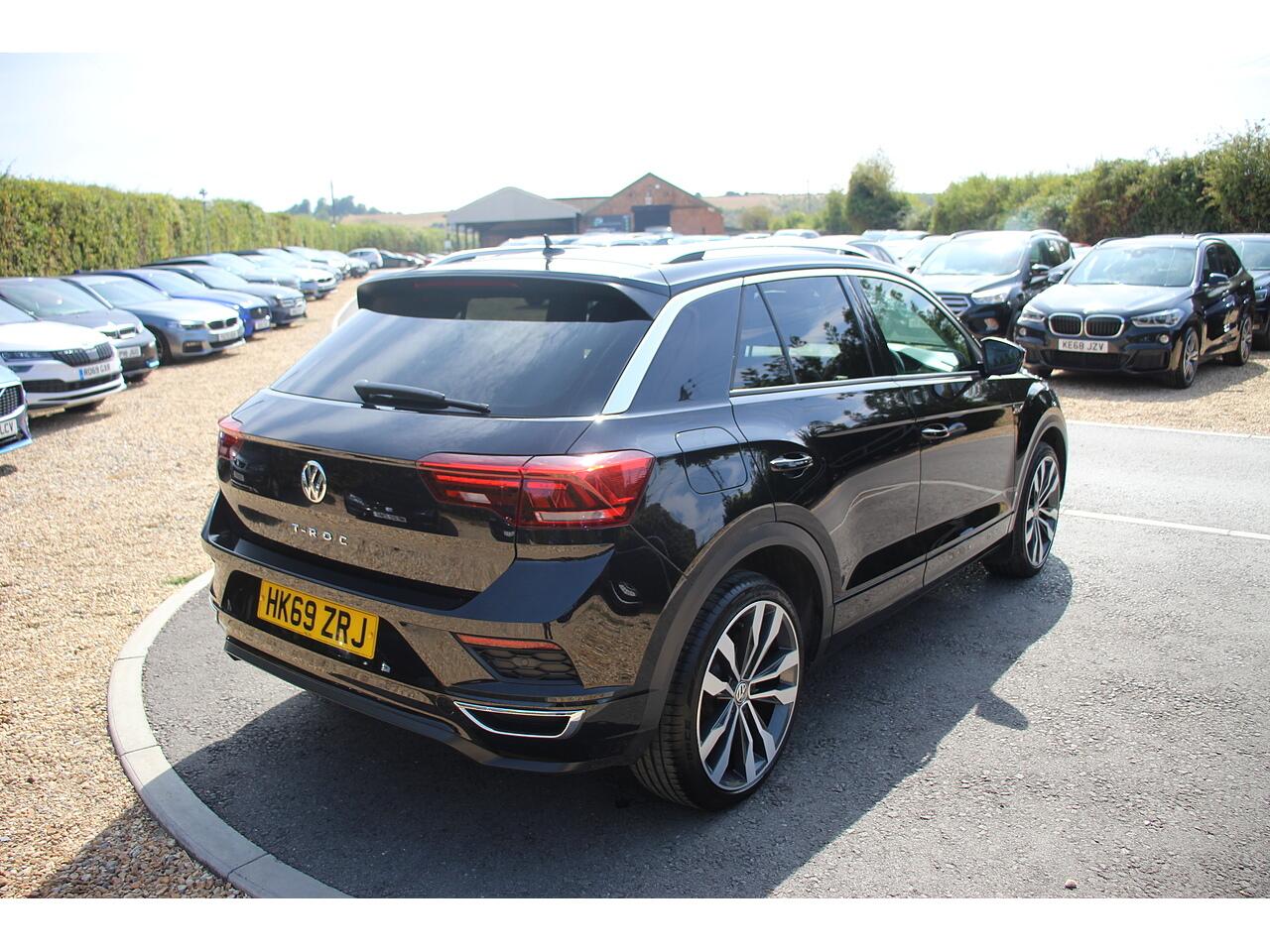 Volkswagen T-Roc view 11