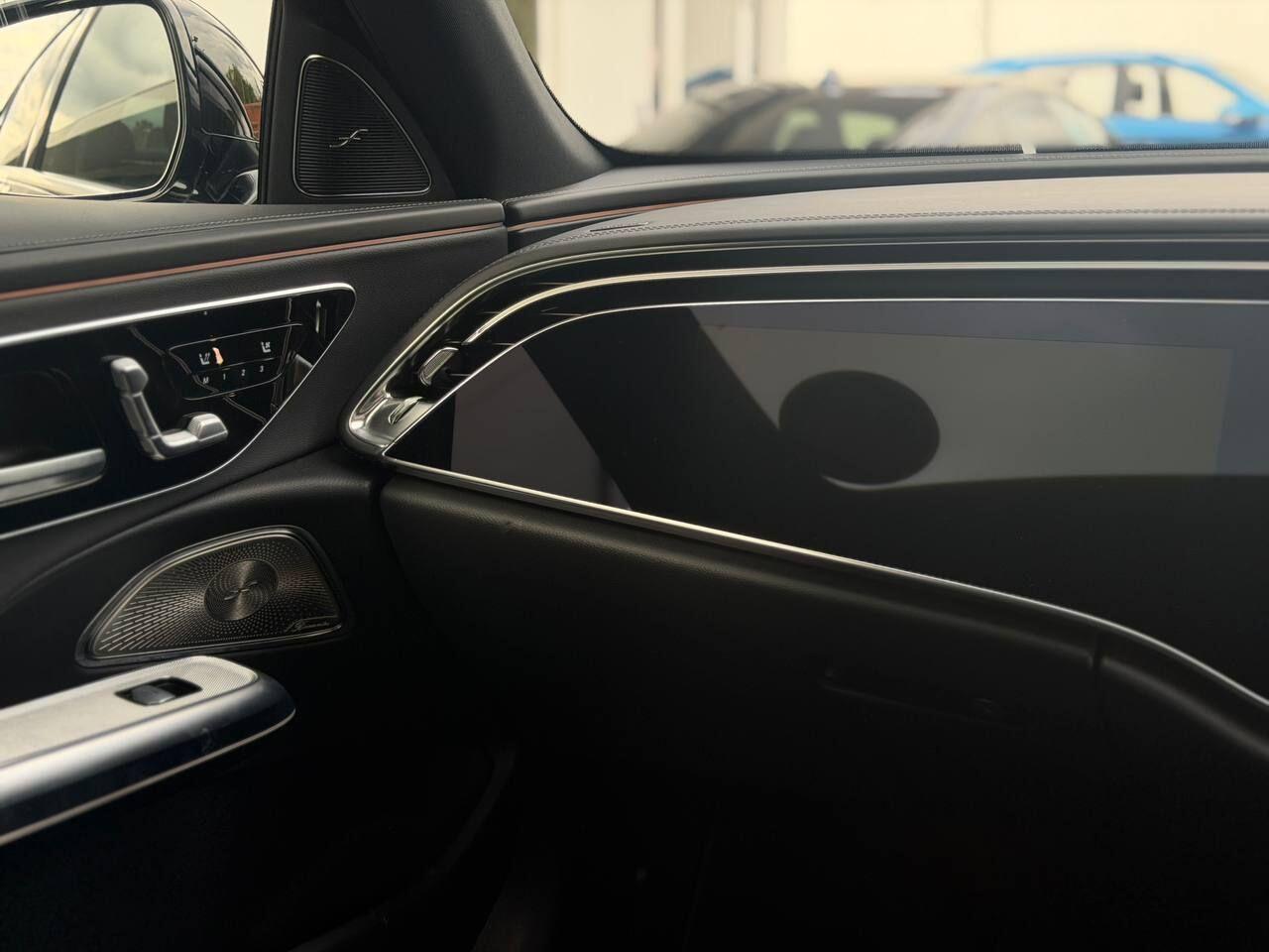 Mercedes-Benz E-Class view 24