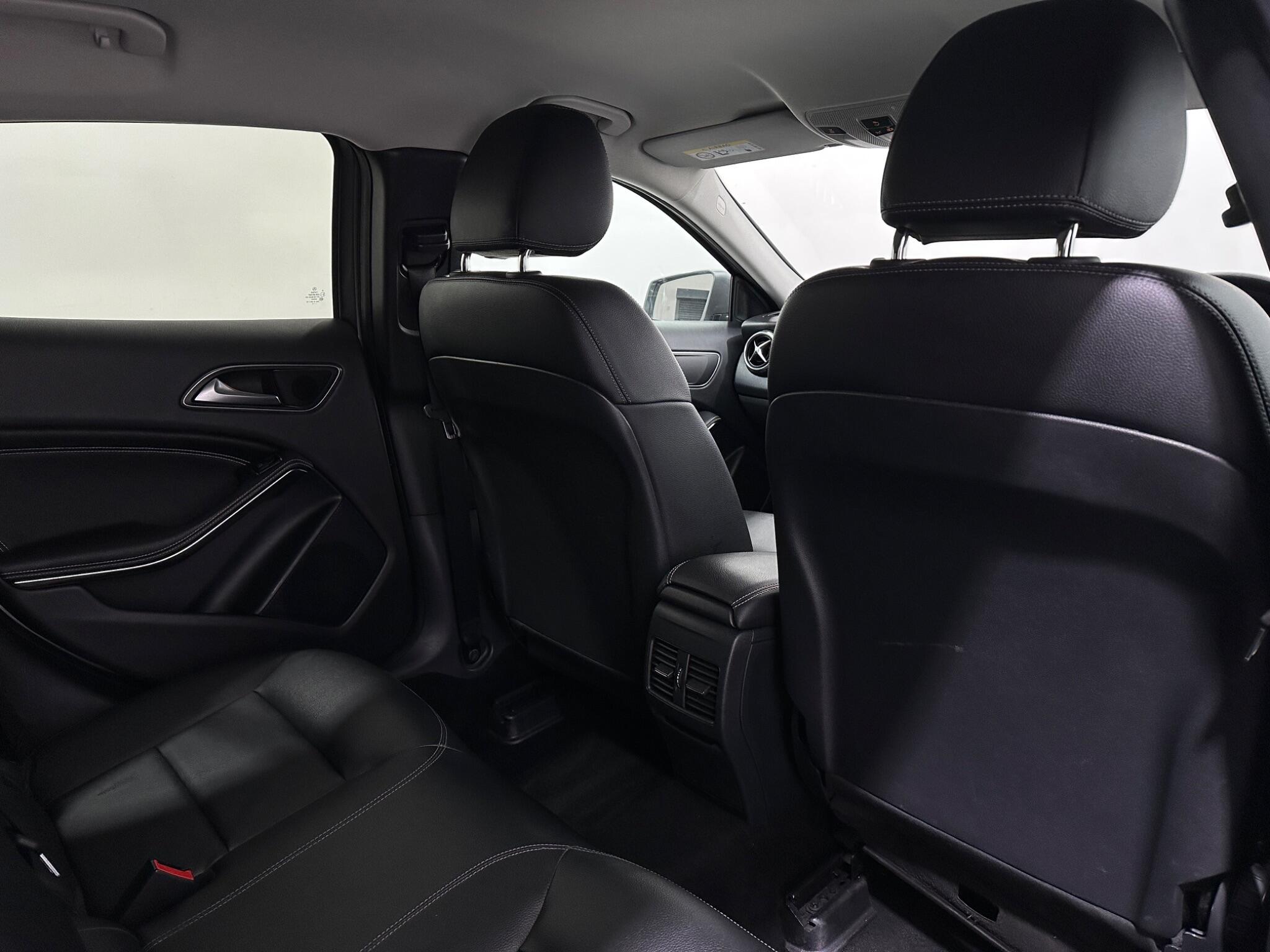 Mercedes-Benz Gla view 42