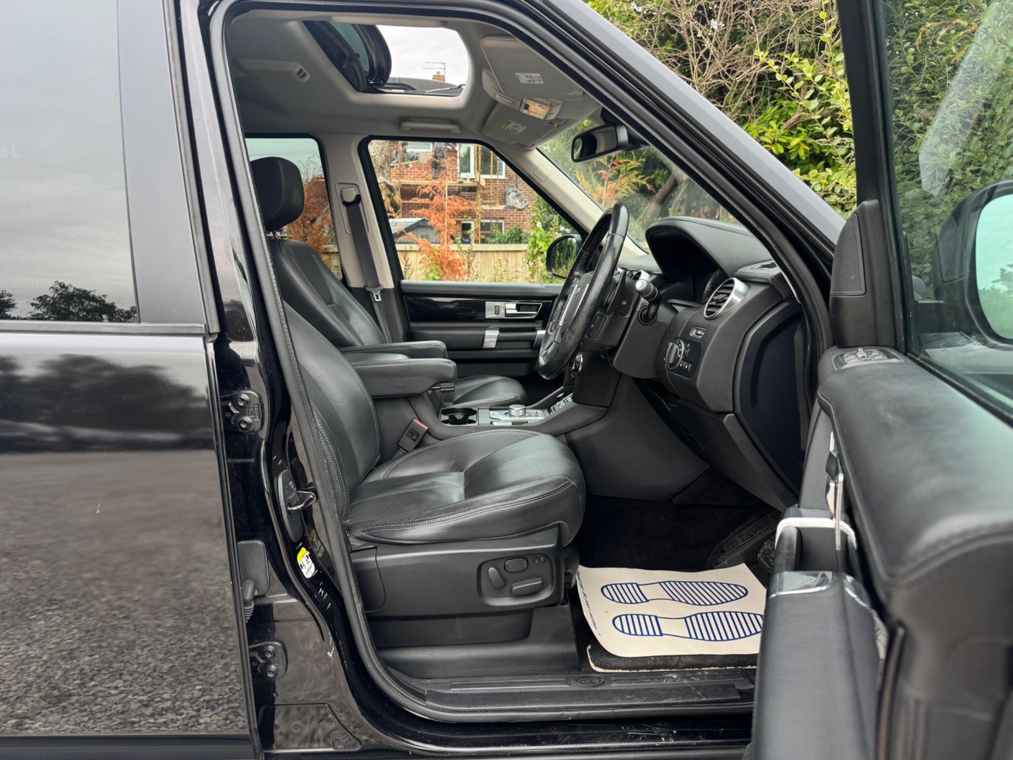 Land Rover Discovery view 18