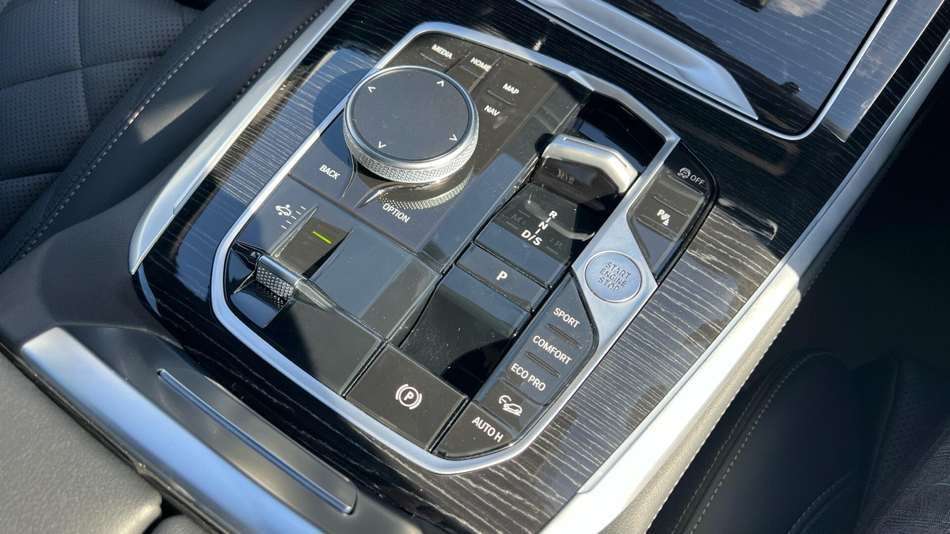 BMW X7 view 10