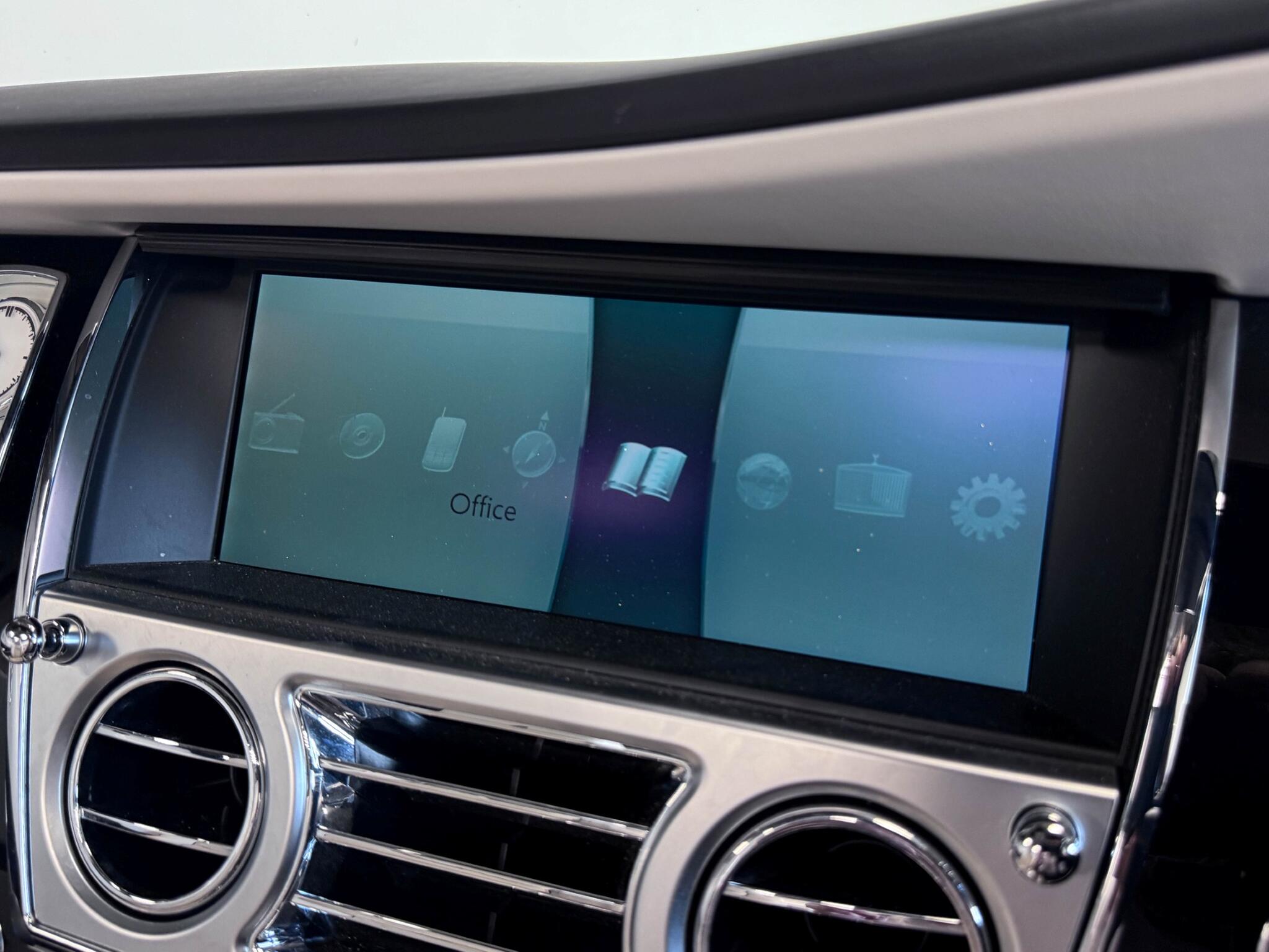 Rolls-Royce Dawn view 48