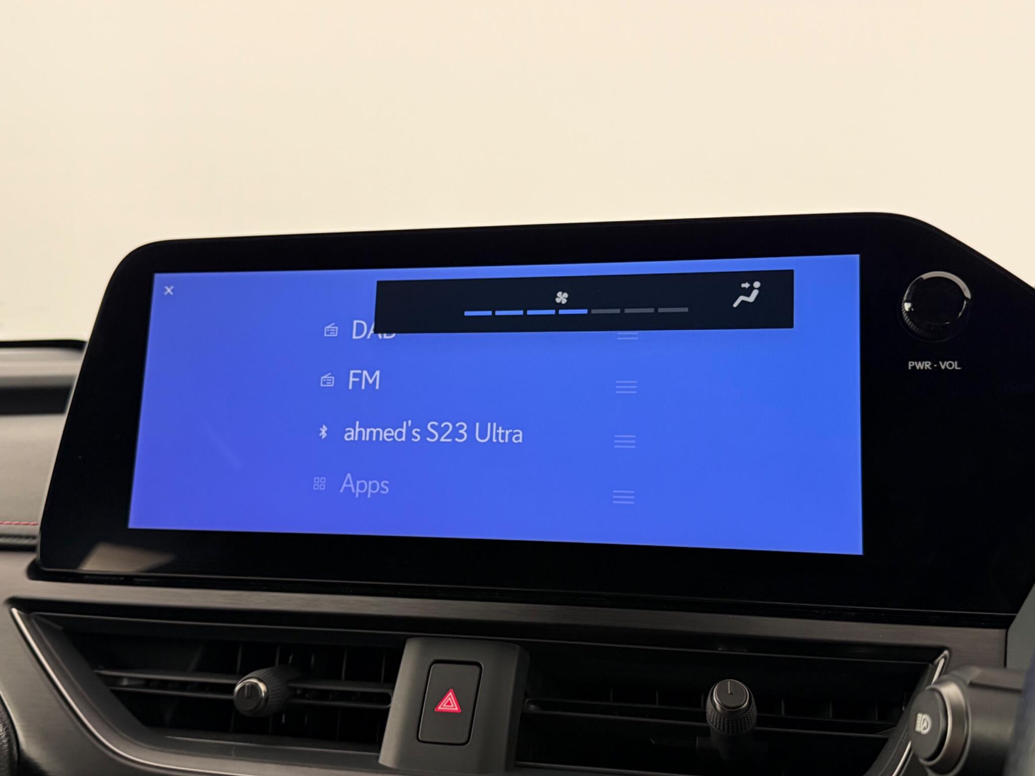 Lexus Ux view 32