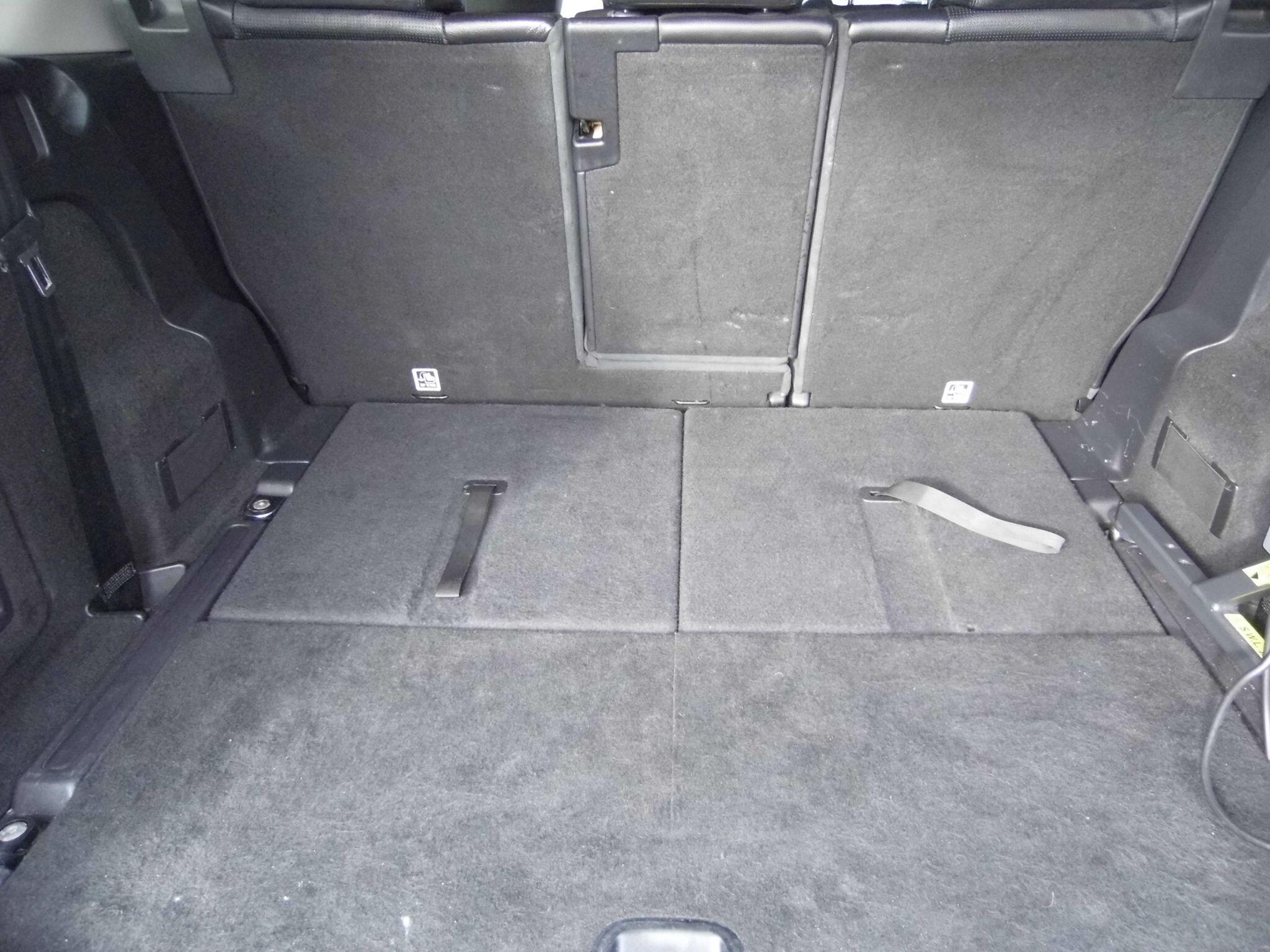 Land Rover Discovery Sport view 27