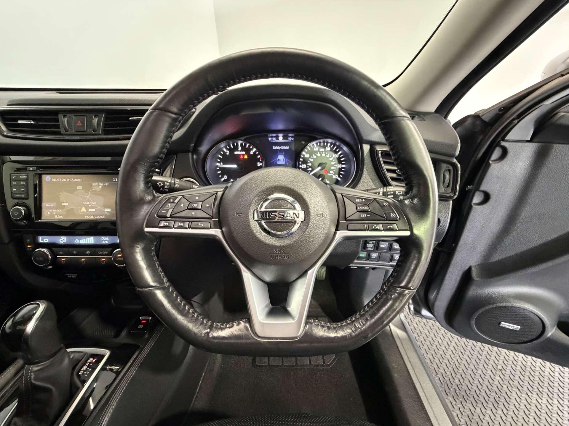 Nissan X-Trail view 35