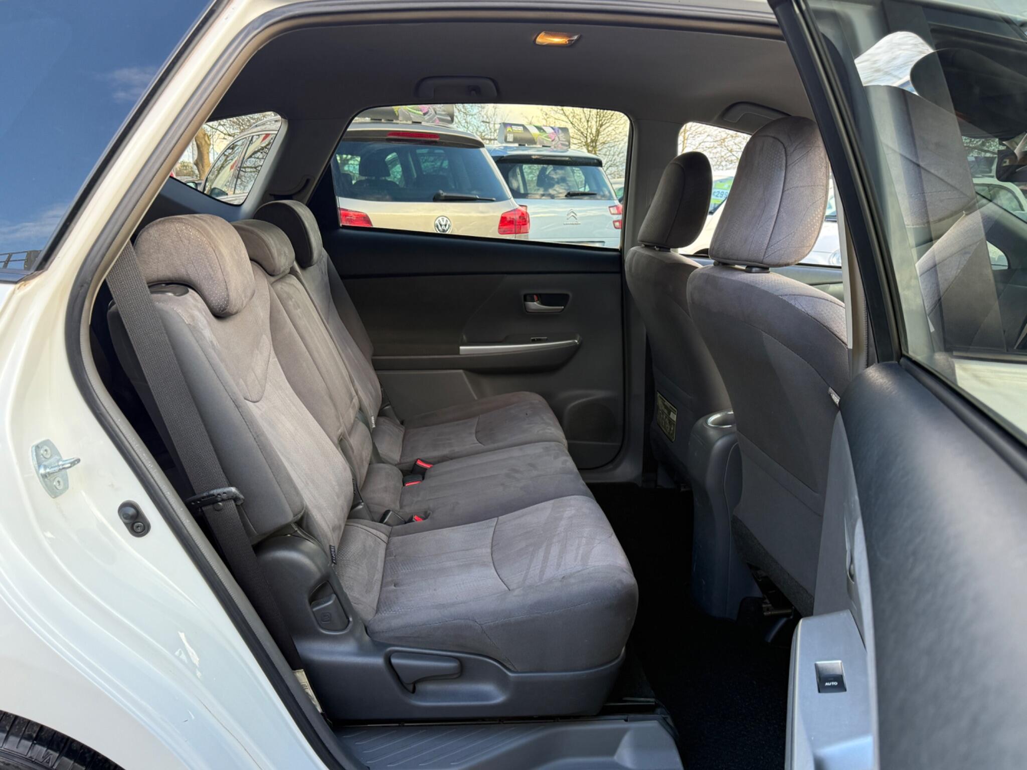 Toyota Prius+ - Image 43