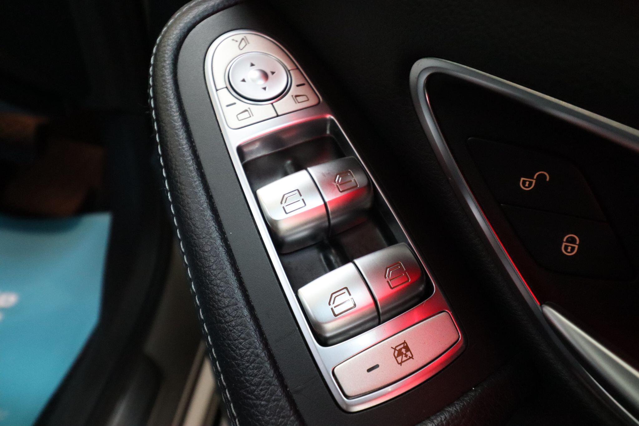 Mercedes-Benz C Class view 16