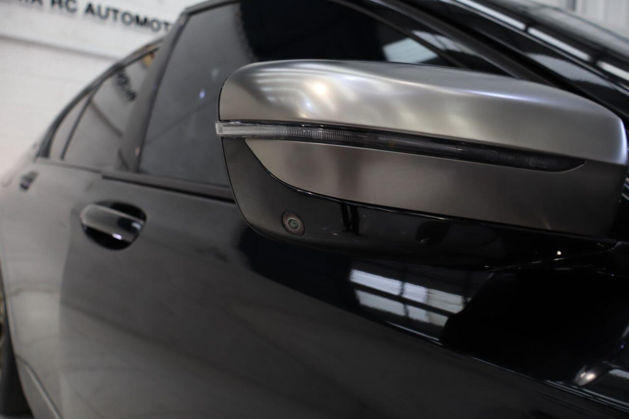 BMW 7 Series view 16