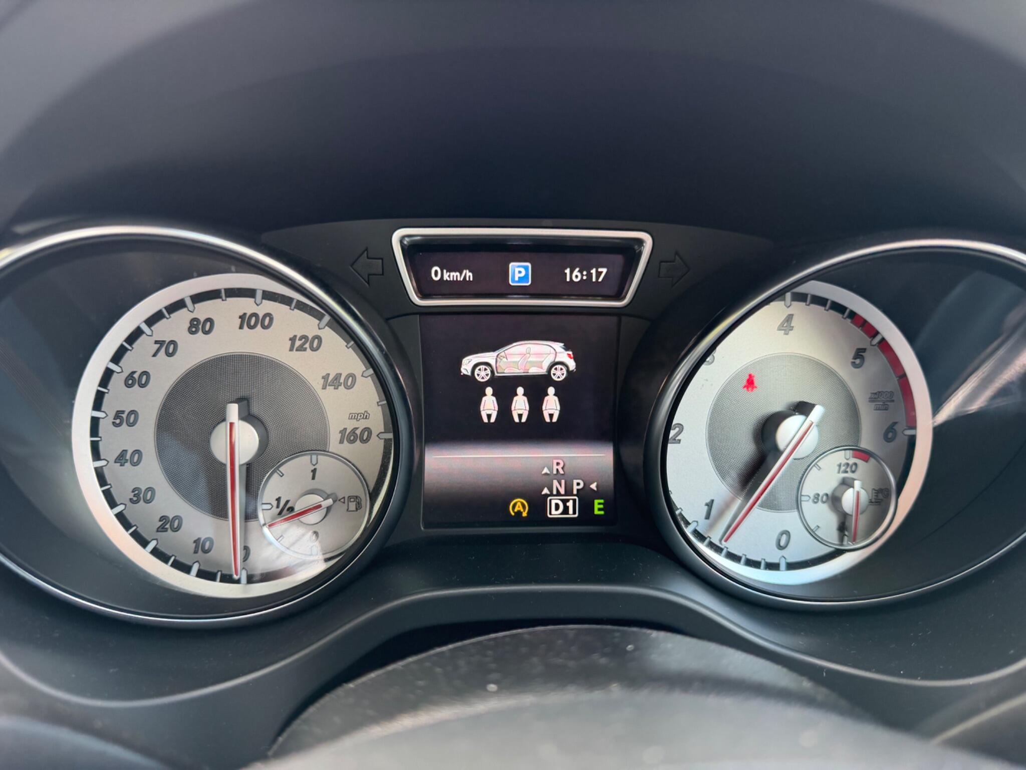 Mercedes-Benz Gla view 42
