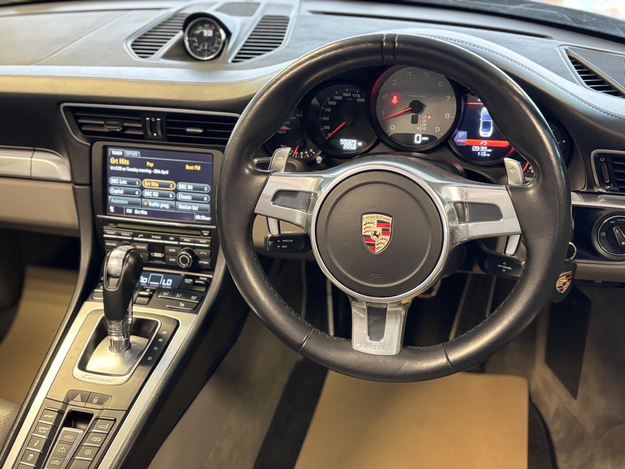 Porsche 911 view 36