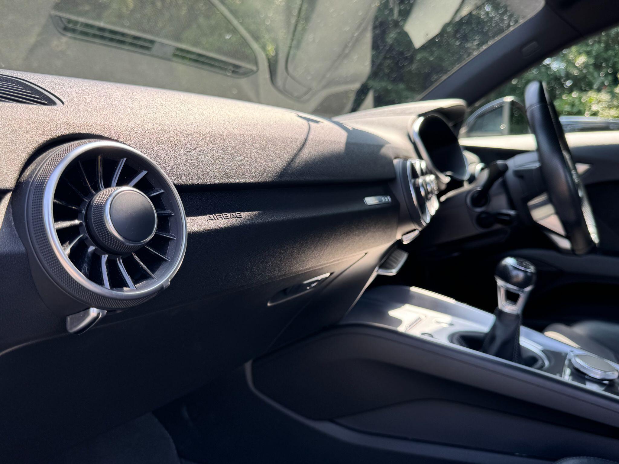 Audi TT view 24