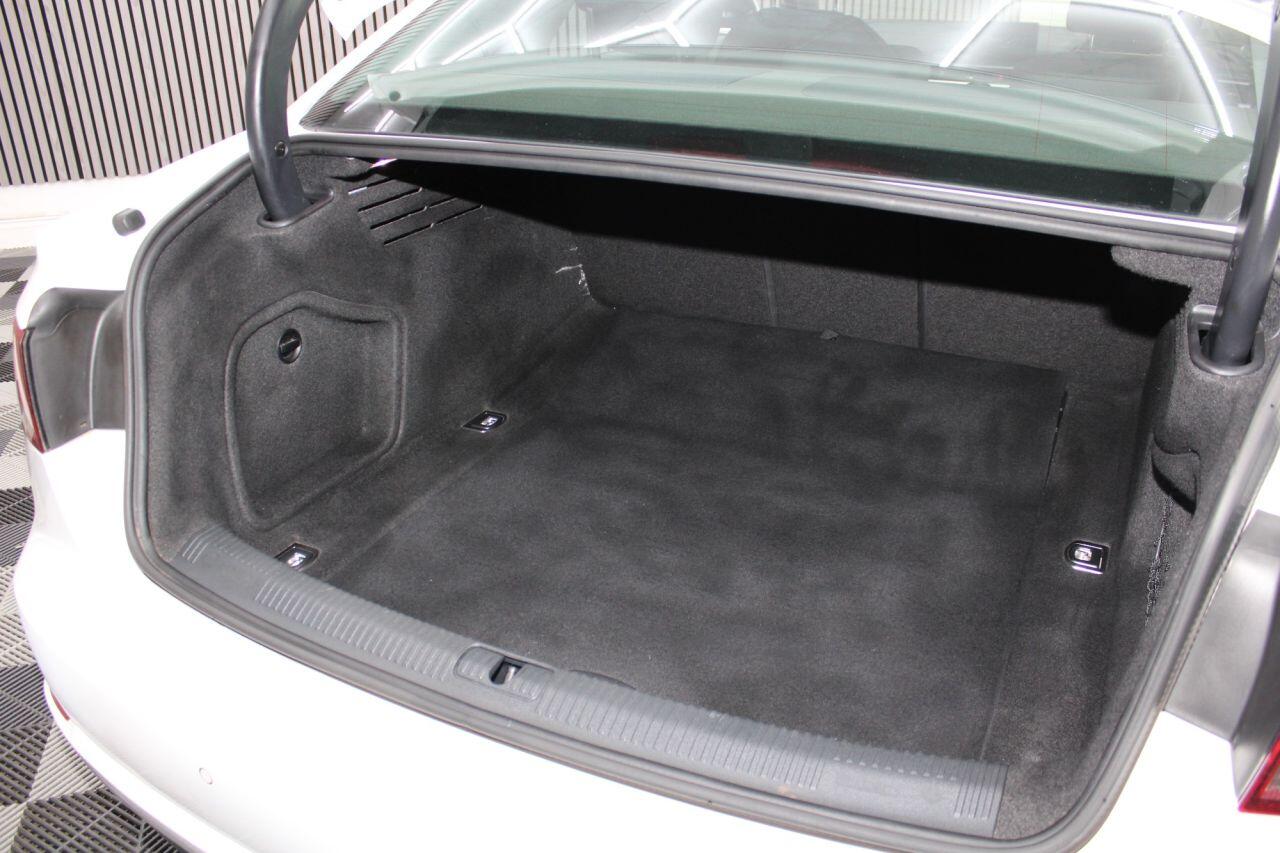 Audi A4 view 27