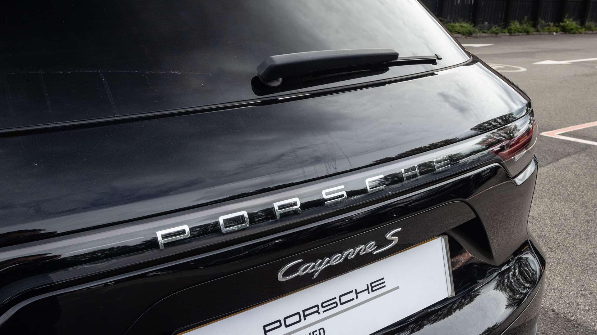 Porsche Cayenne view 35