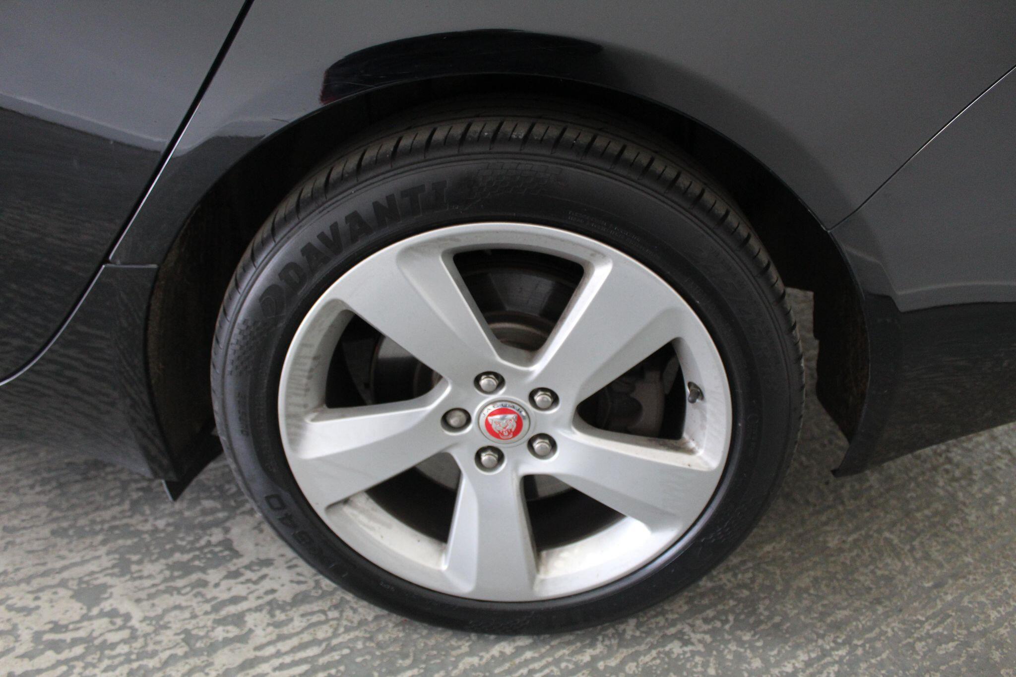 Jaguar XF view 57