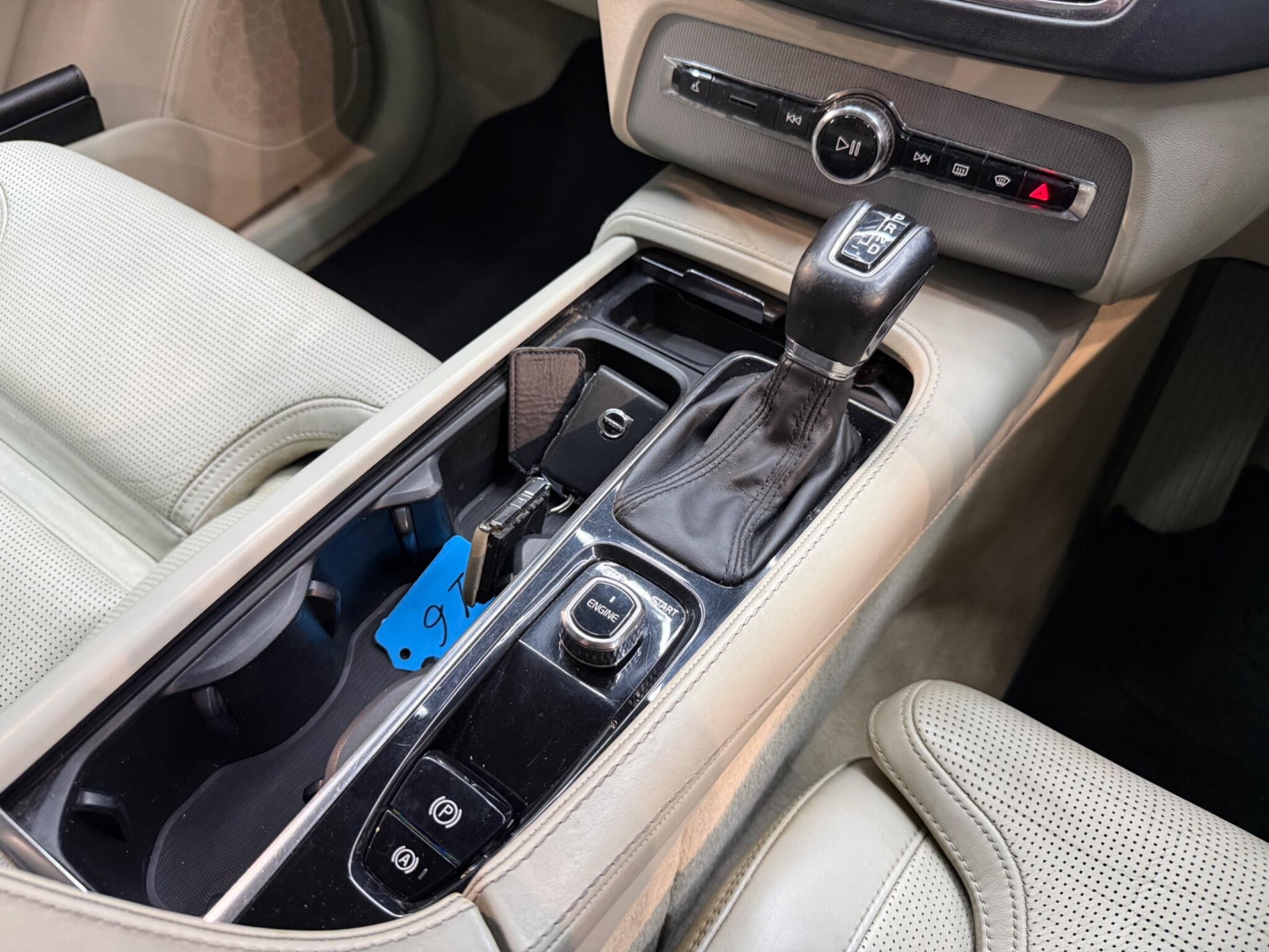 Volvo XC90 view 22