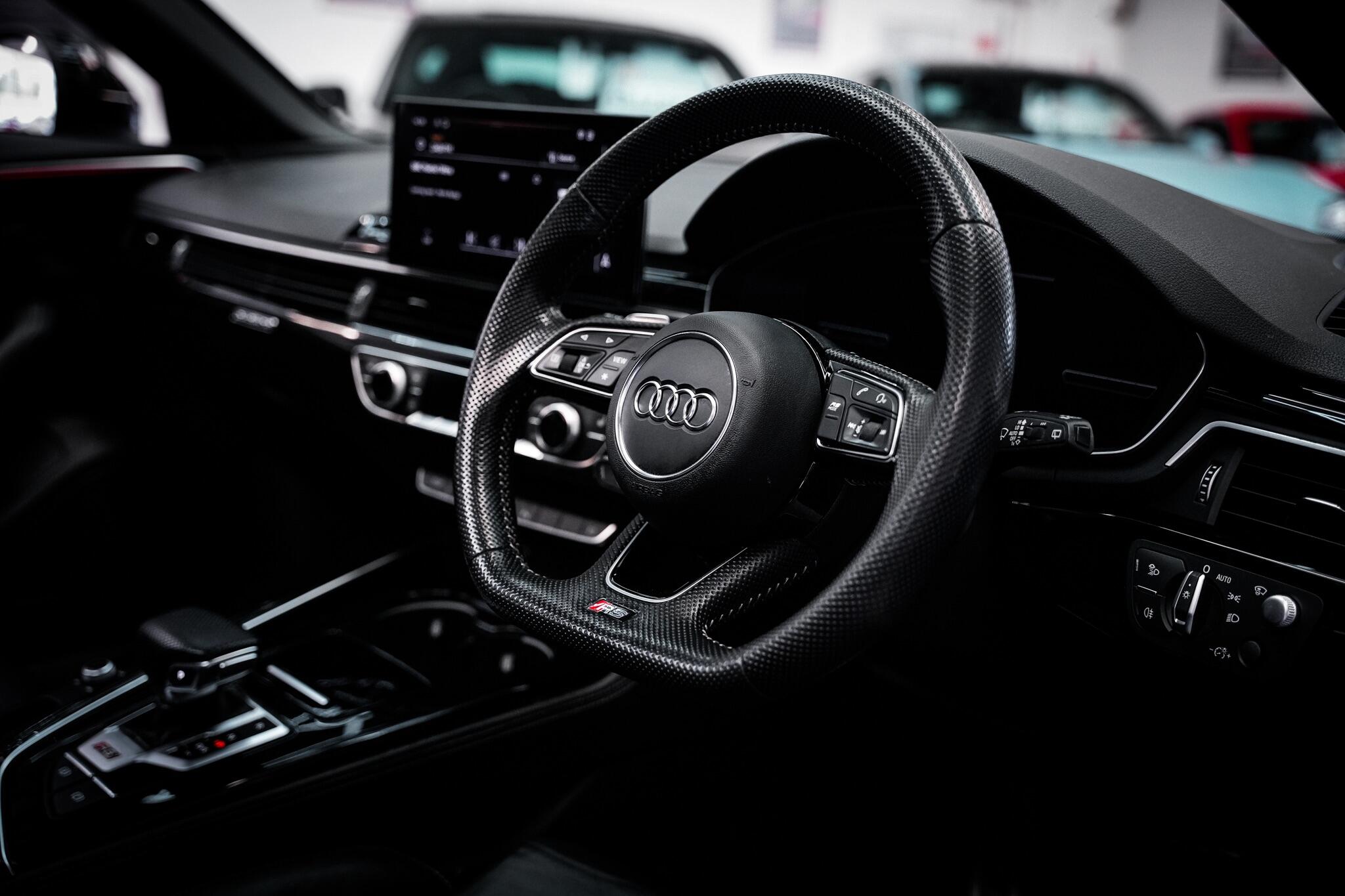 Audi RS4 view 21