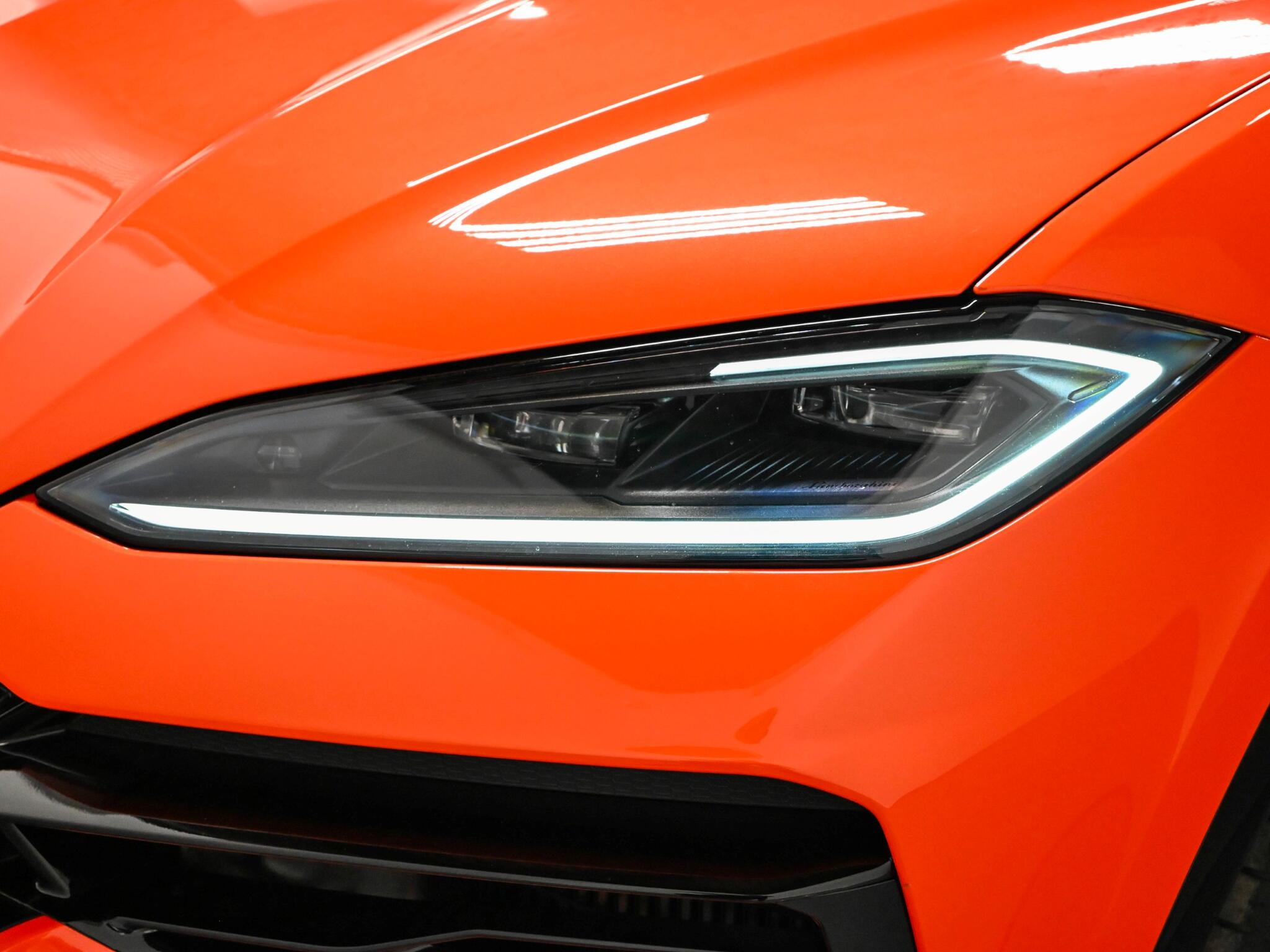 Lamborghini Urus view 28