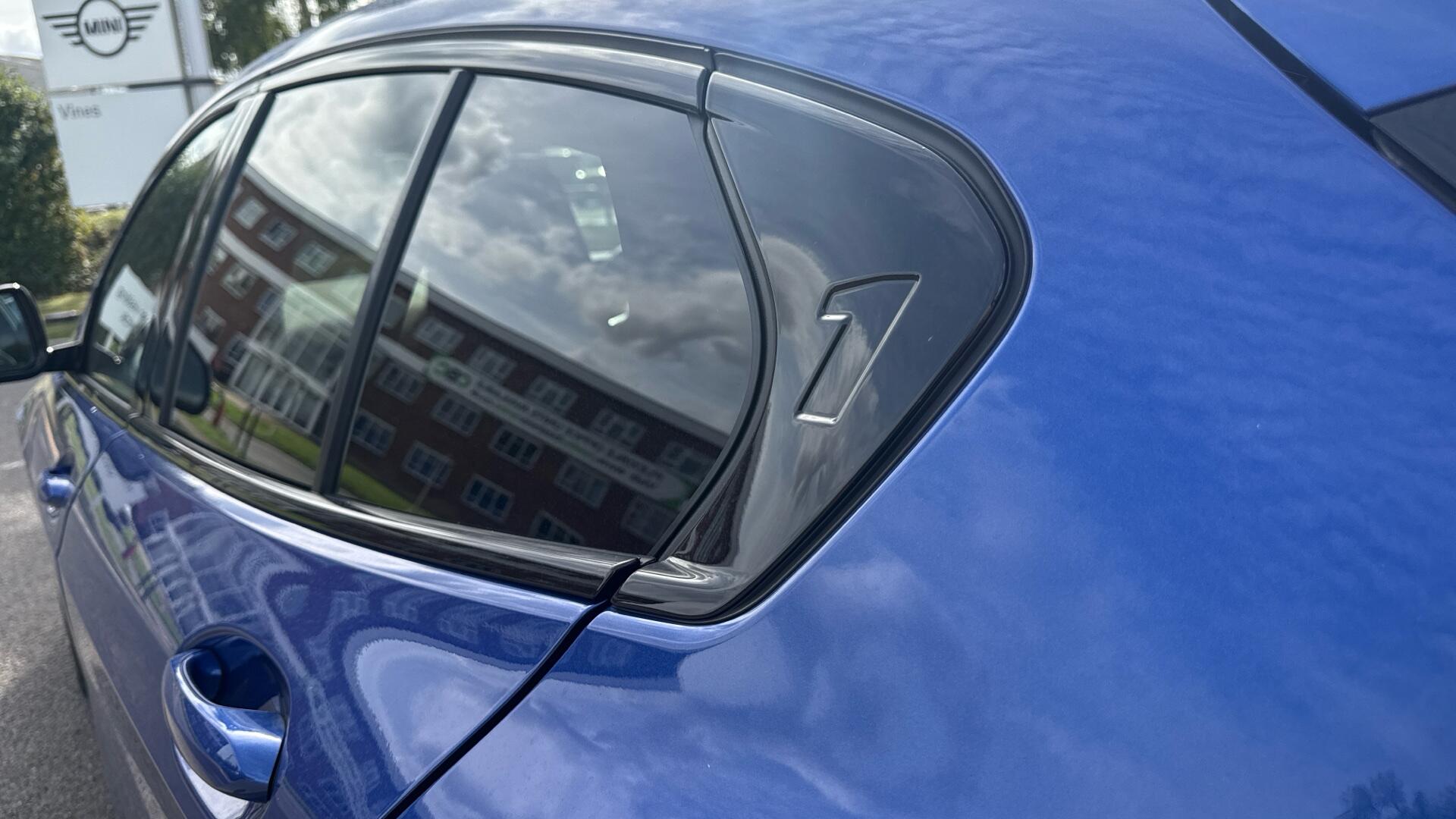 BMW 1 Series view 30