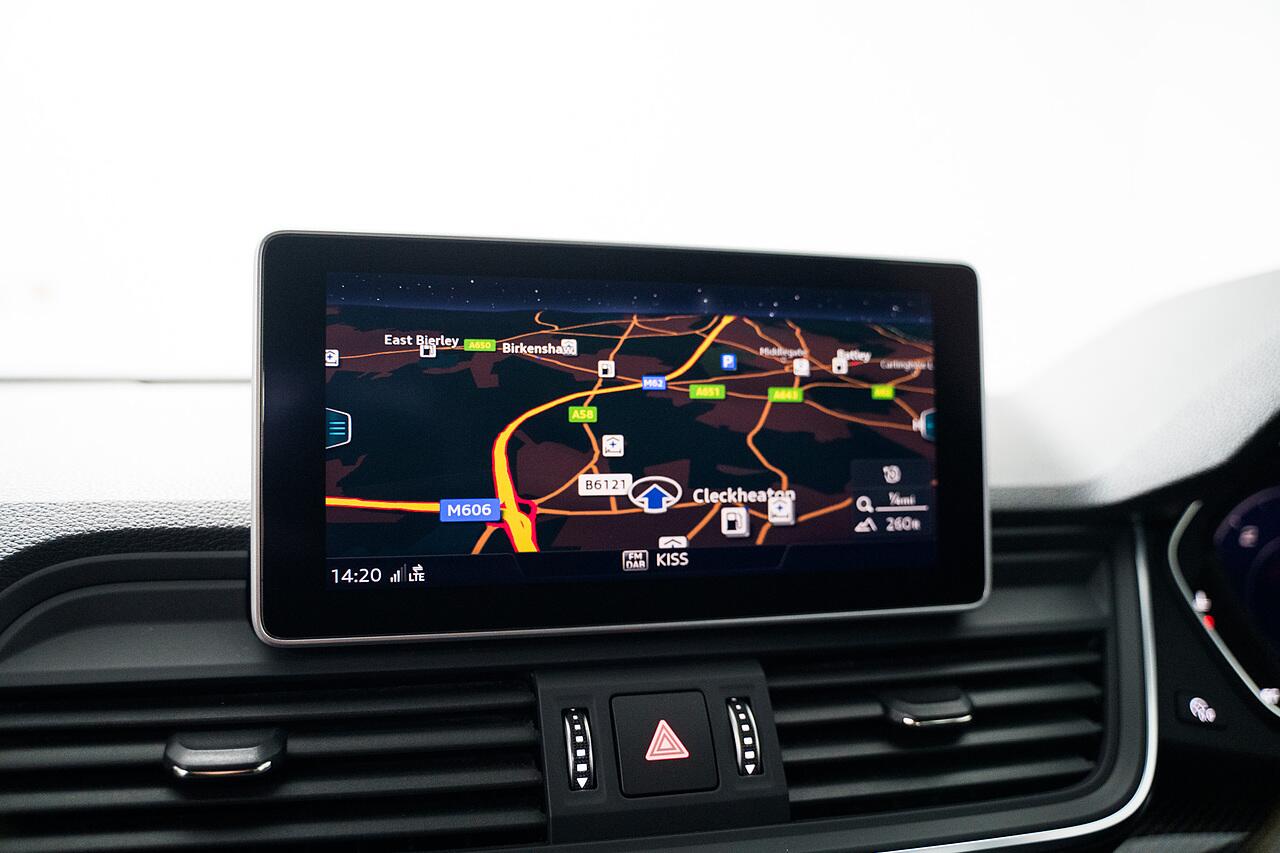 Audi SQ5 view 39
