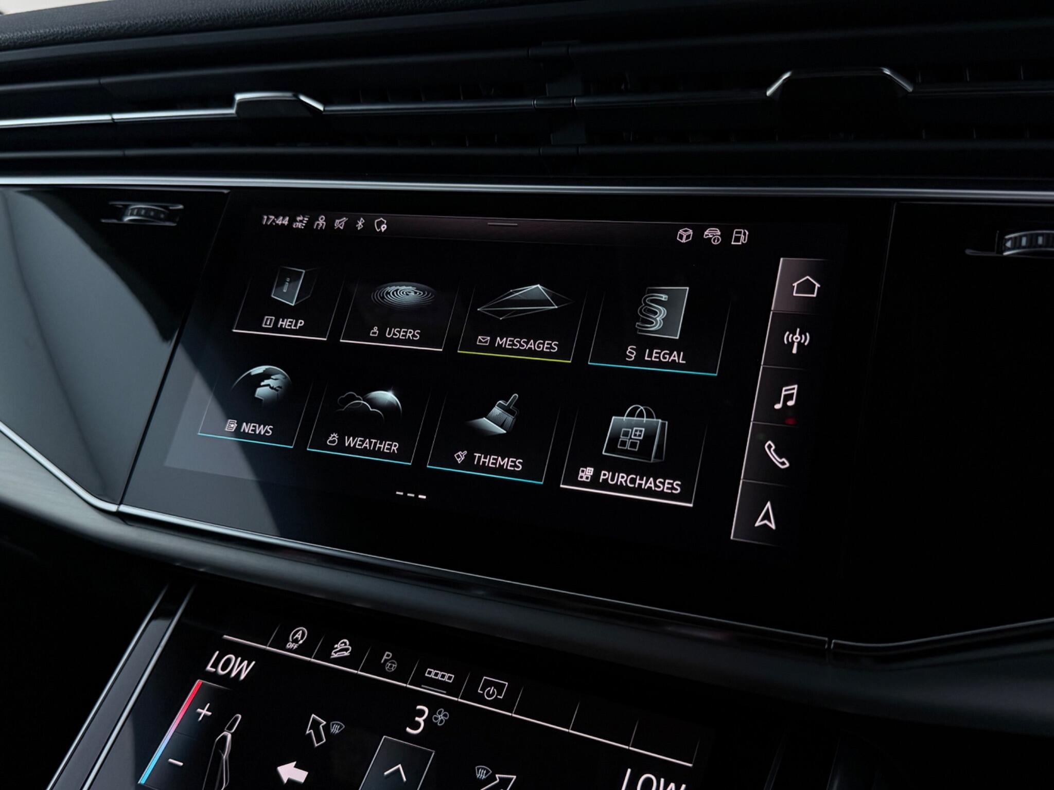 Audi Q8 view 33