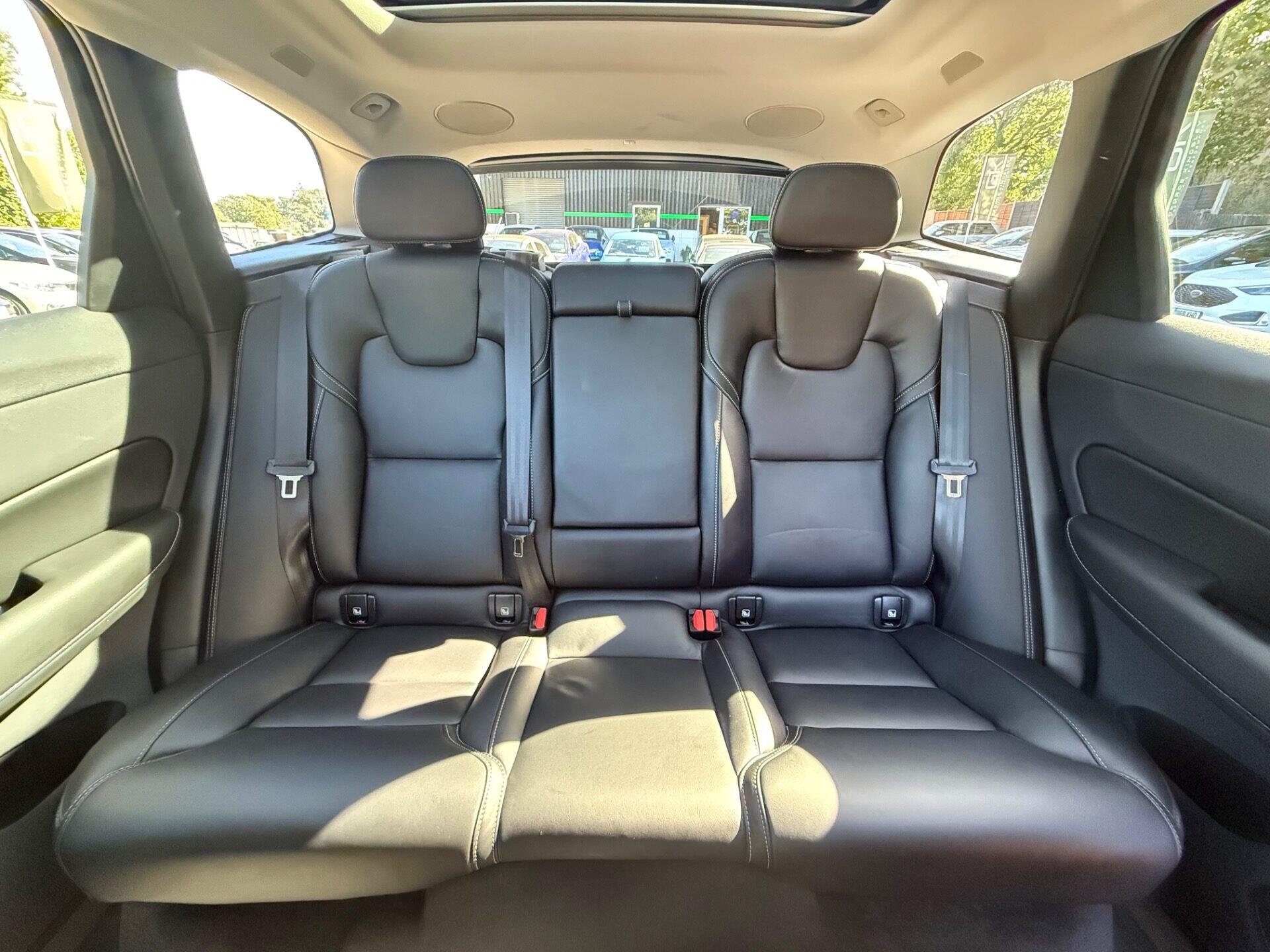 Volvo XC60 view 17