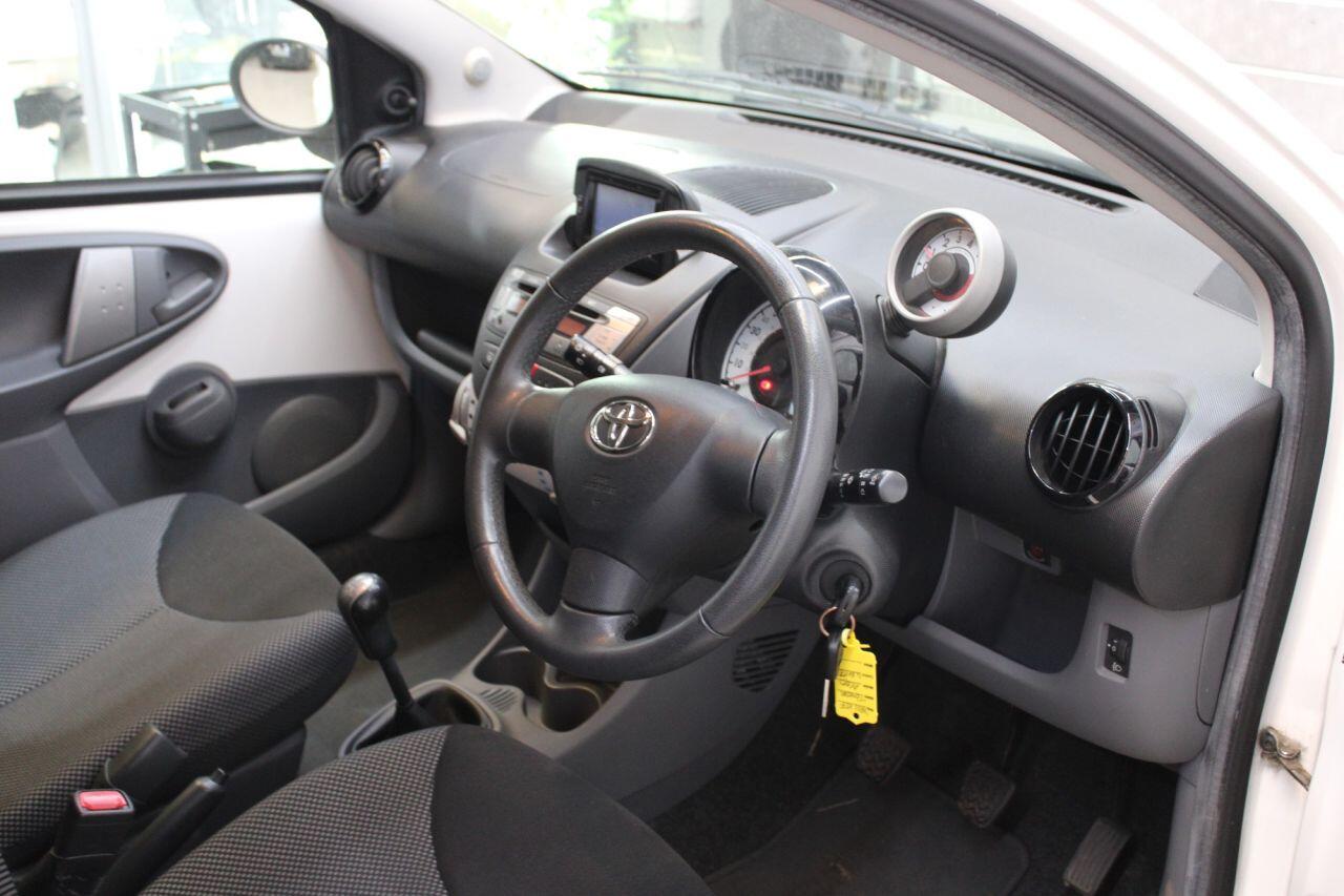 Toyota Aygo view 13