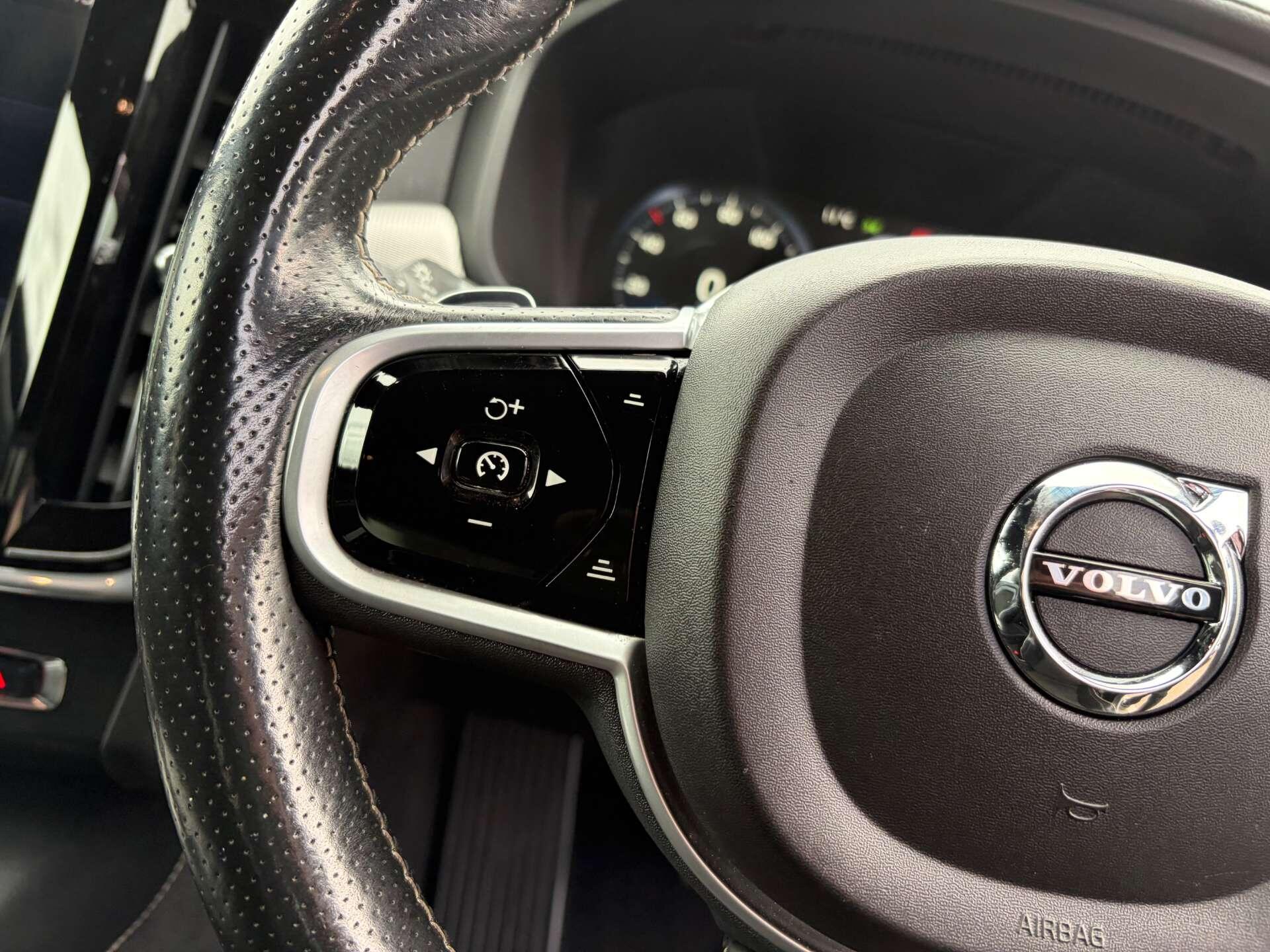 Volvo S90 view 43