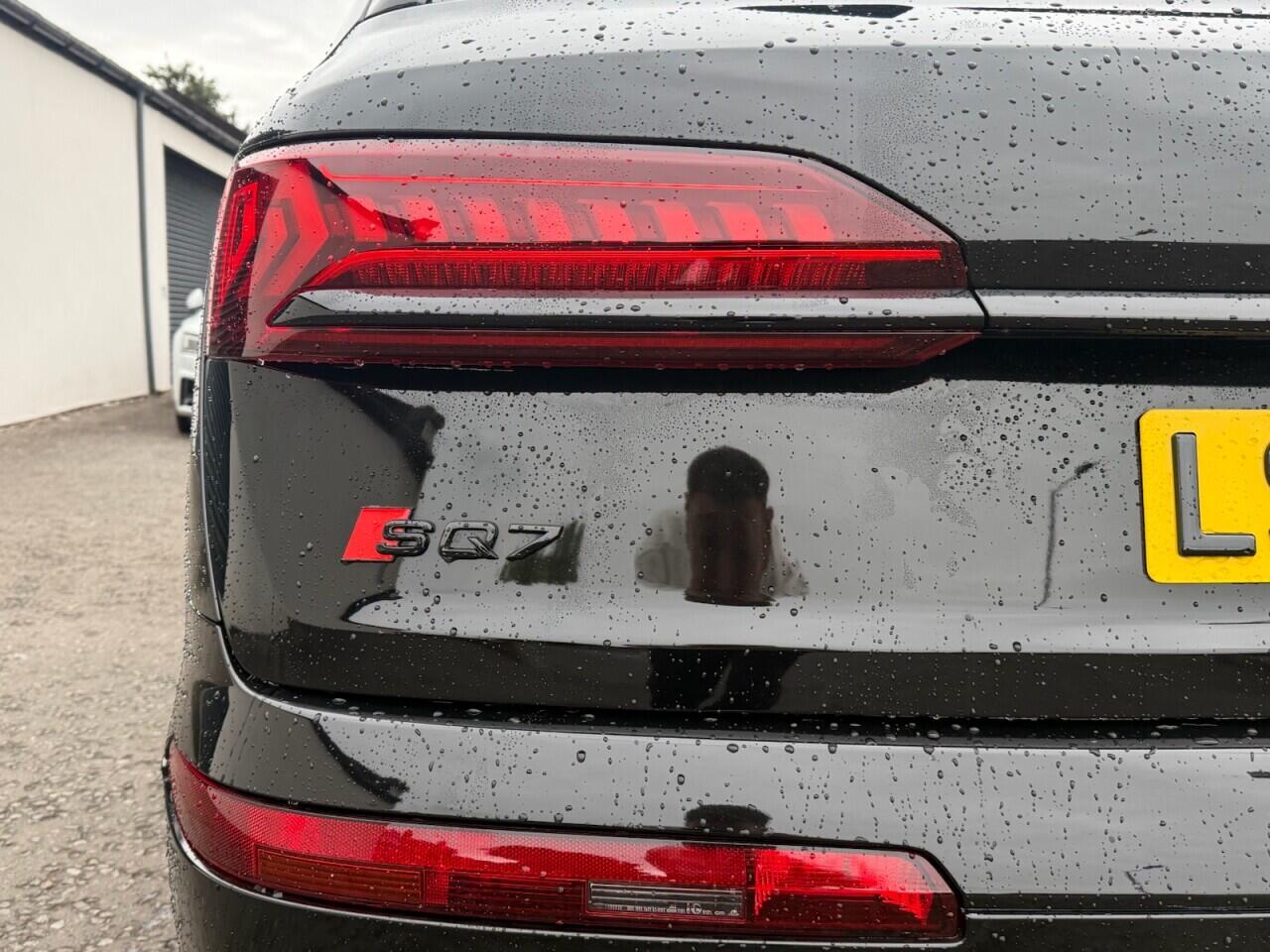 Audi SQ7 view 6