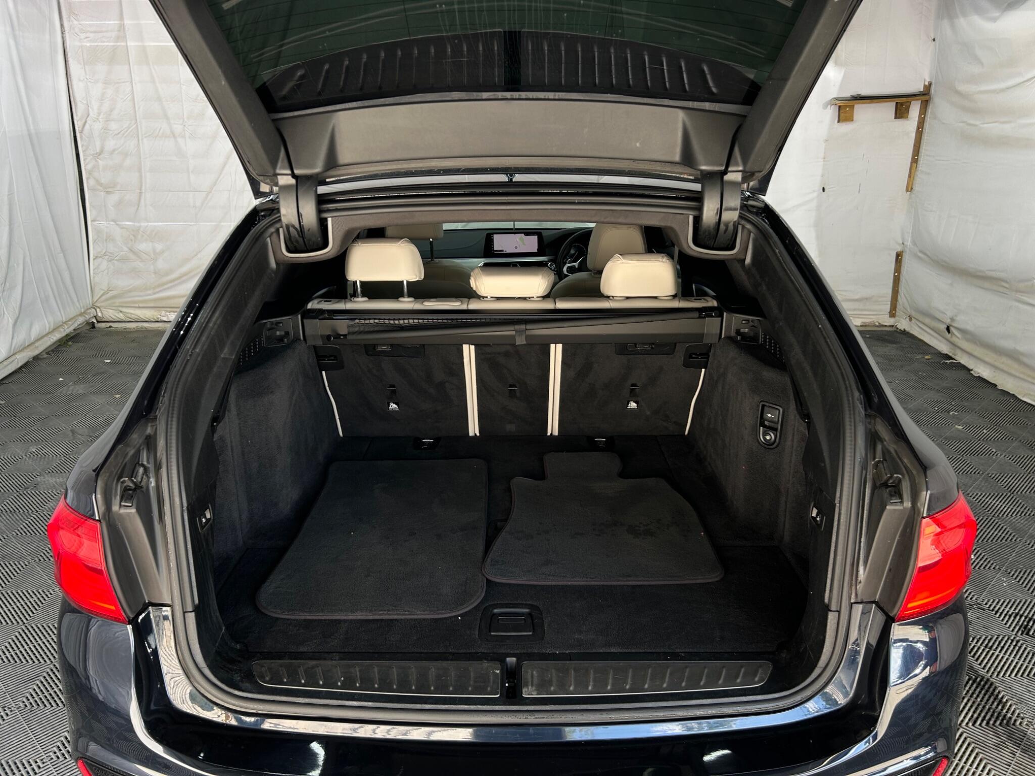 BMW 5 Series view 39