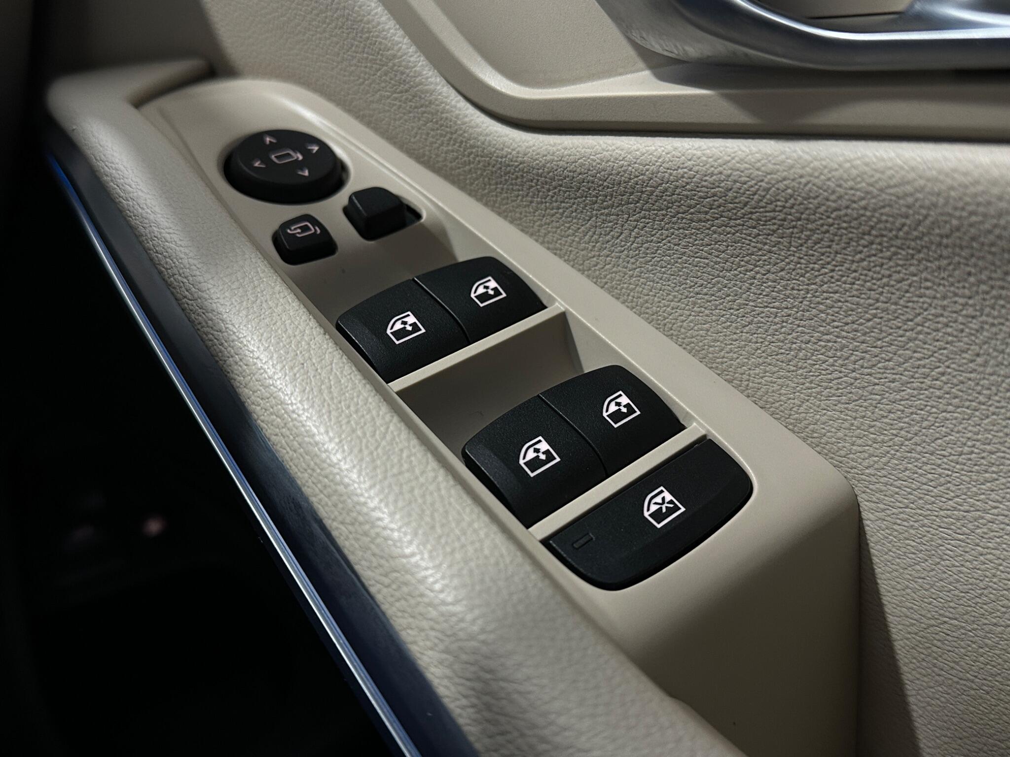 BMW 3 Series view 19