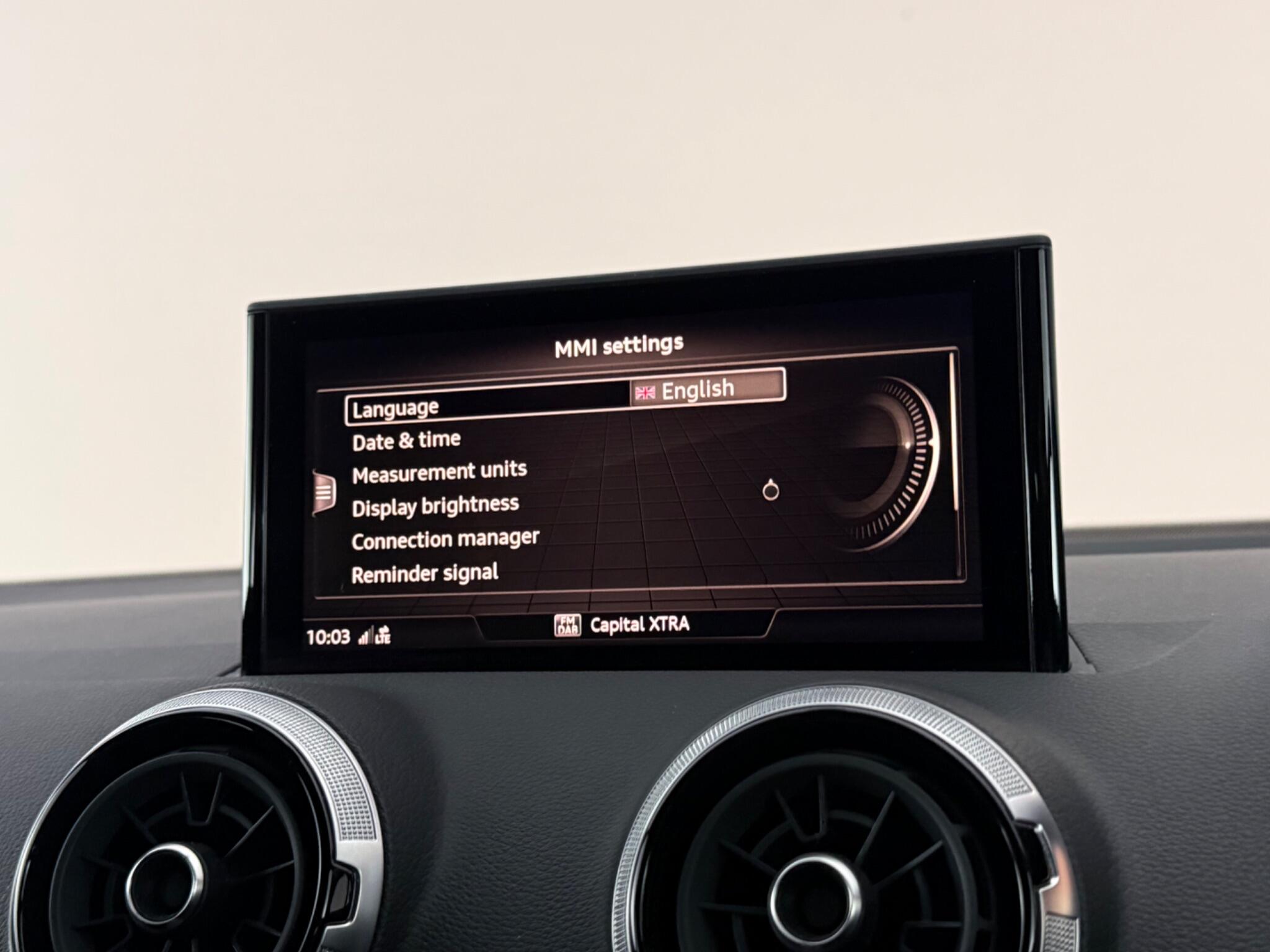 Audi Q2 view 26