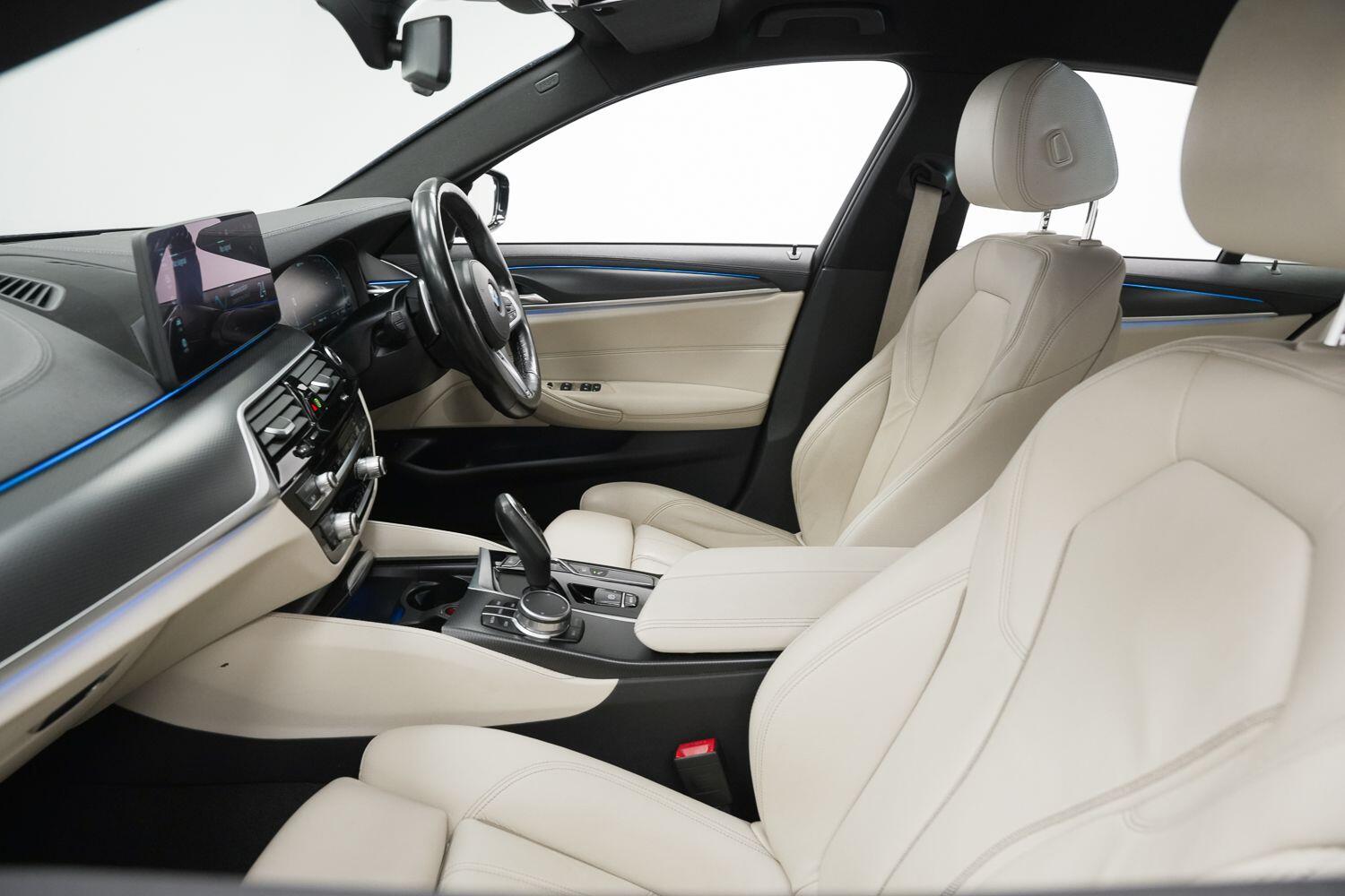 BMW 5 Series view 31