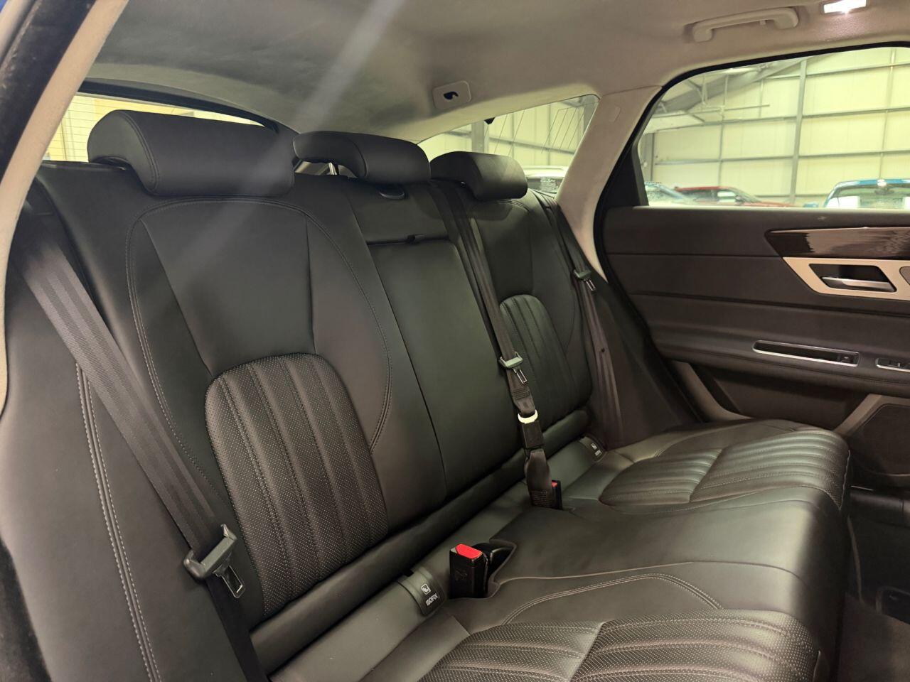 Jaguar XF view 20