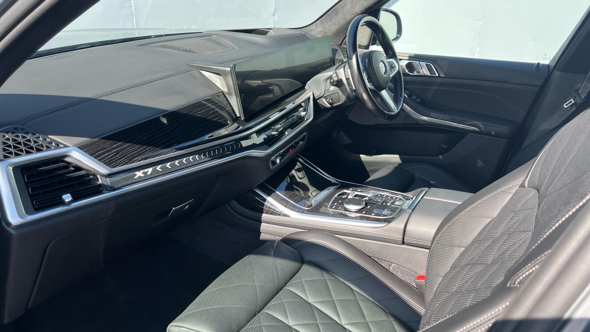 BMW X7 view 7