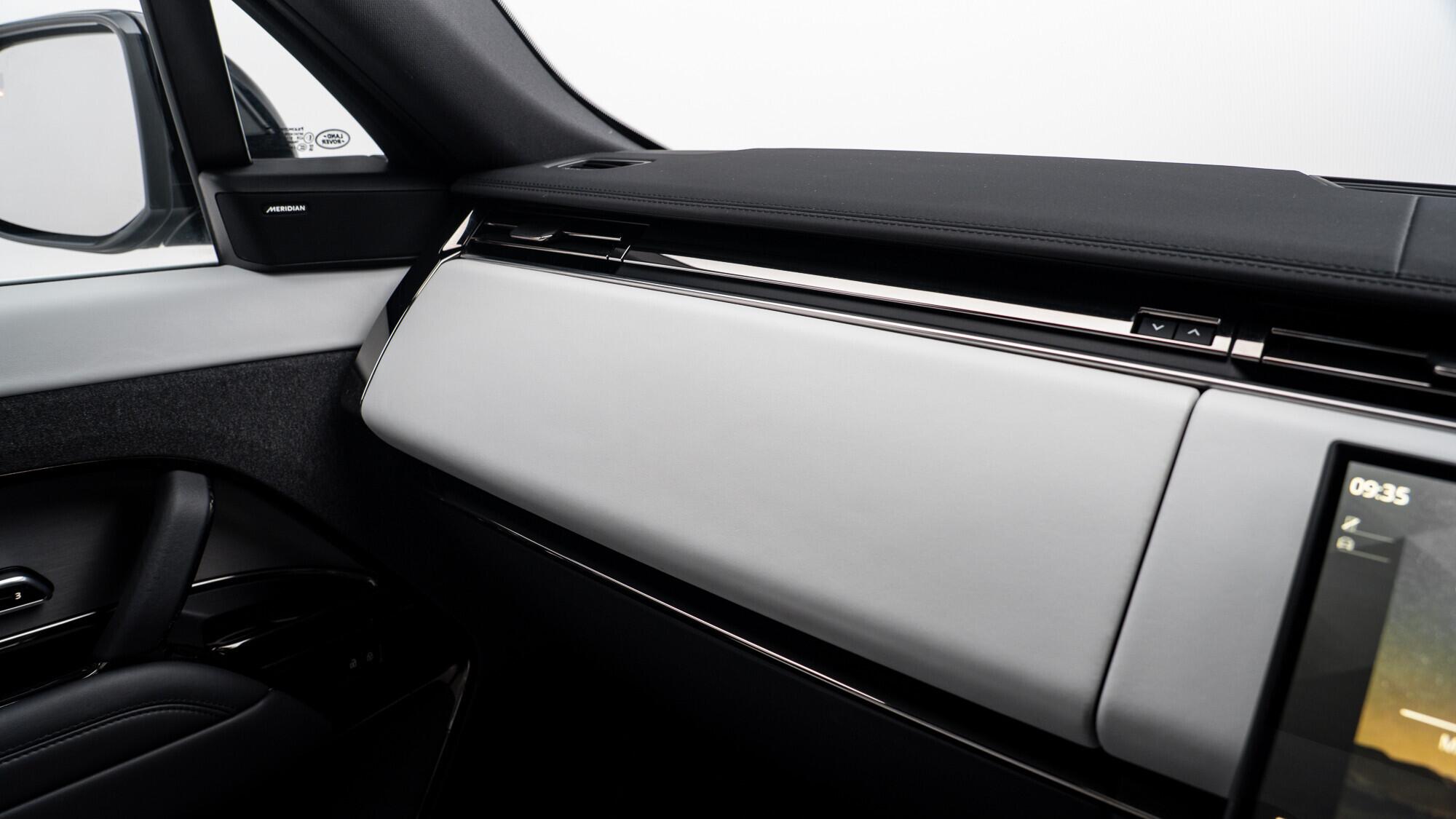 Land Rover Range Rover Sport view 43