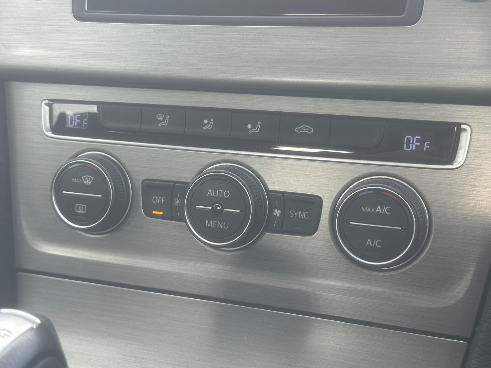 Volkswagen Golf view 17