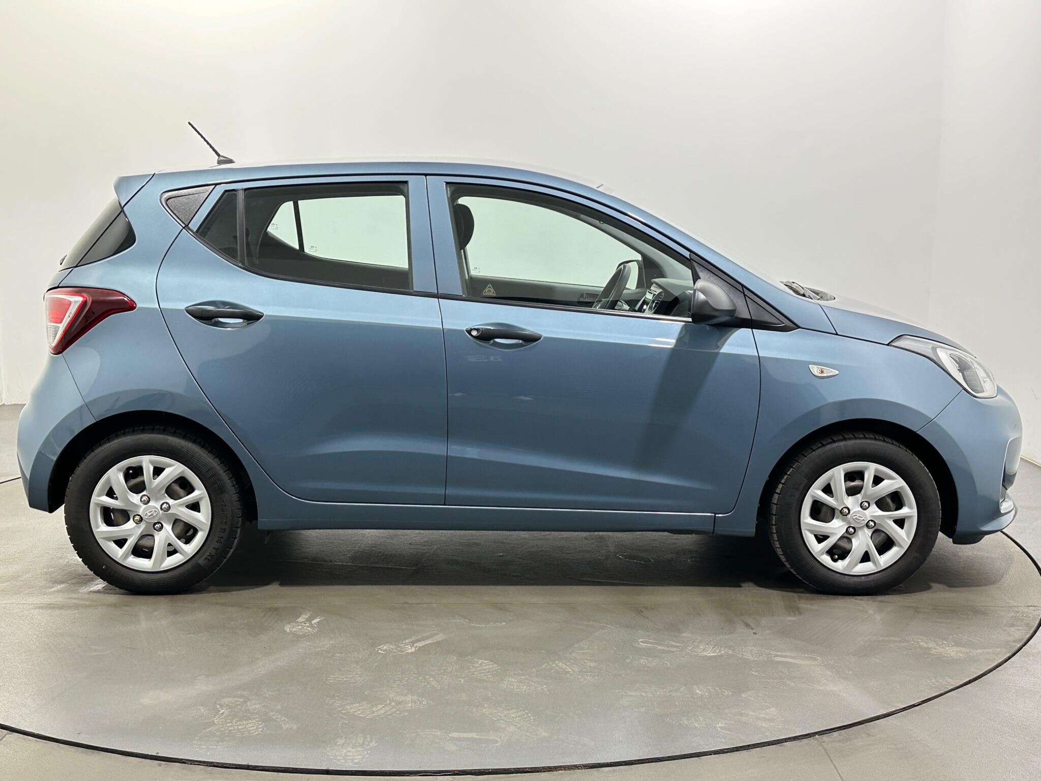 Hyundai i10 view 9