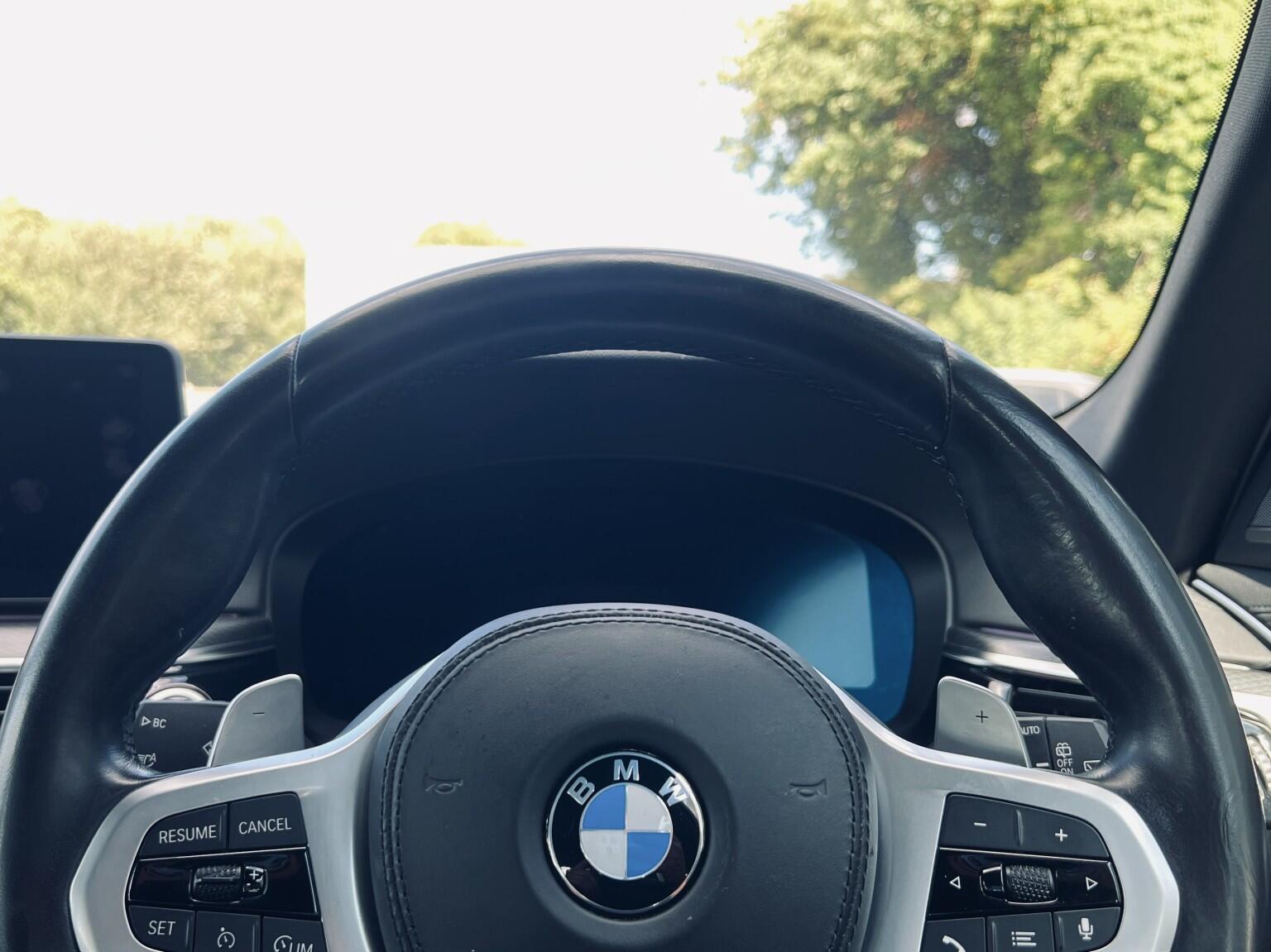 BMW 5 Series view 23