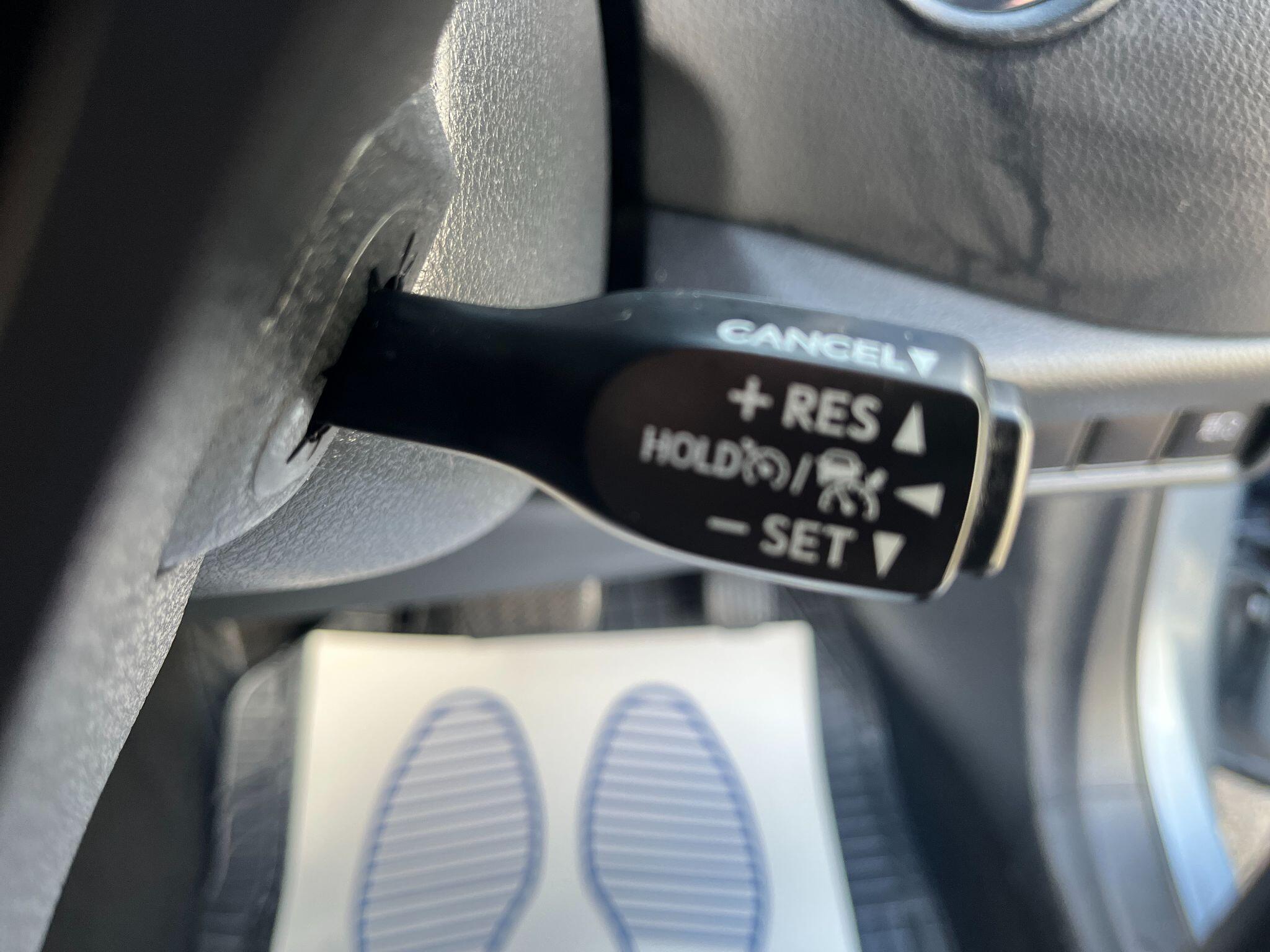 Toyota C-HR view 32