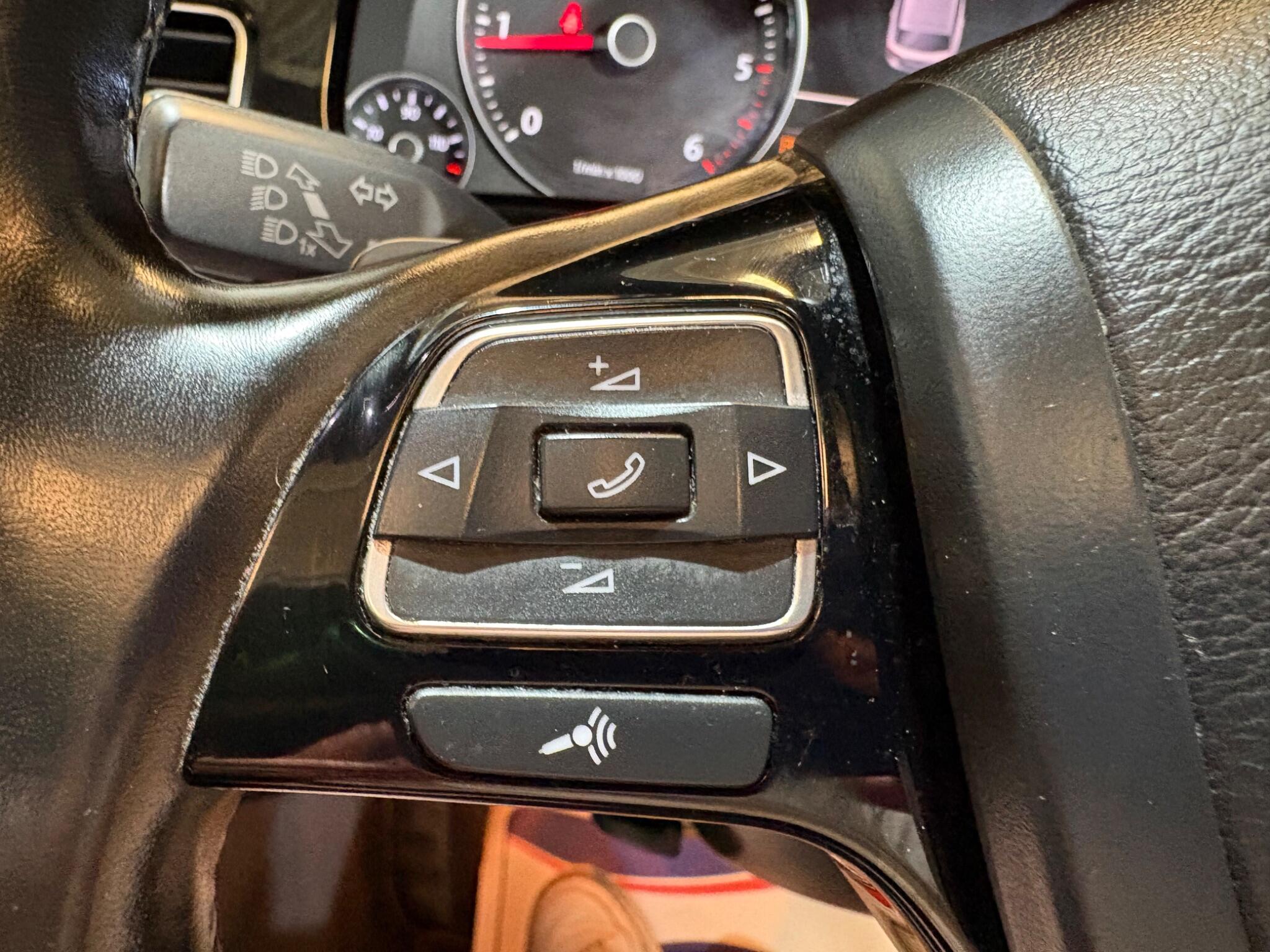 Volkswagen Touareg view 29