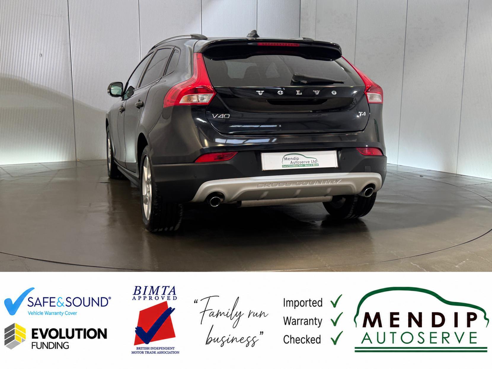 Volvo V40 Cross Country view 14